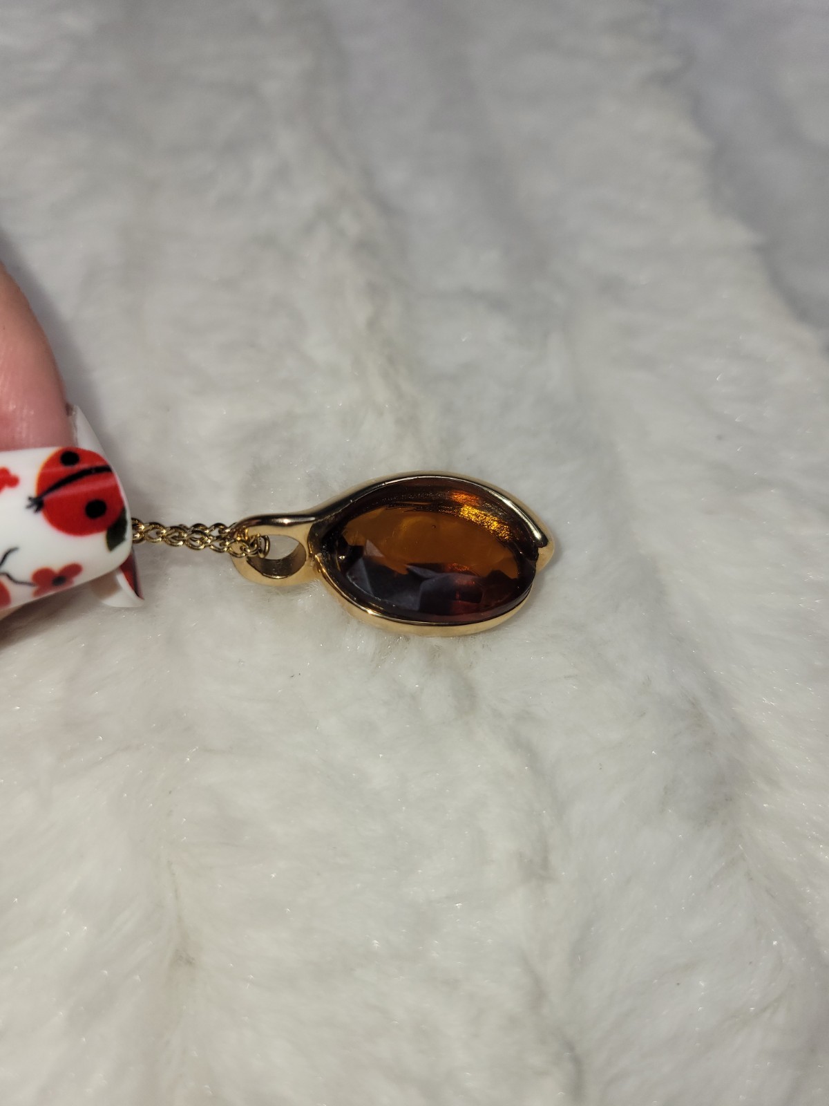 Vintage Gold Tone Tear Drop Pendant With Chain