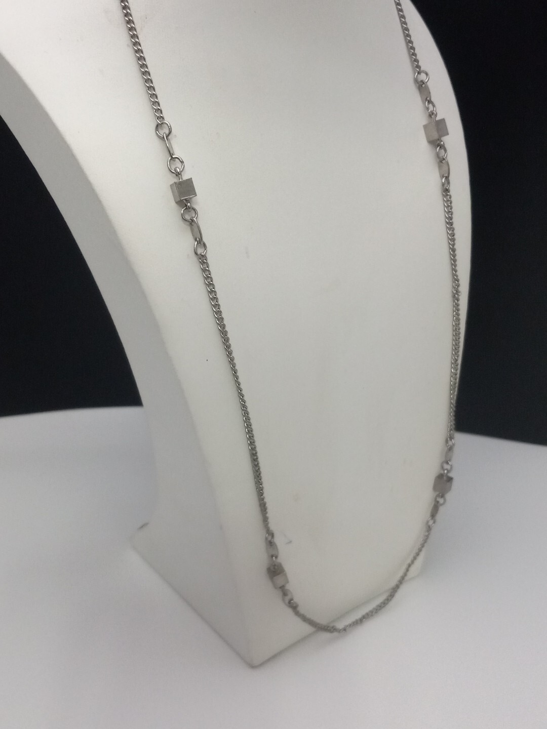 Celebrity New York 23.5 Inch Silver Tone Cube Stations Vintage Chain Necklace