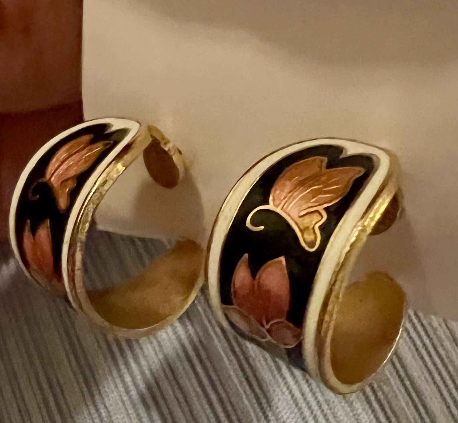 Vintage Cloisonne Enamel Floral Earrings Butterfly Pink Gold Tone J Hoop Post