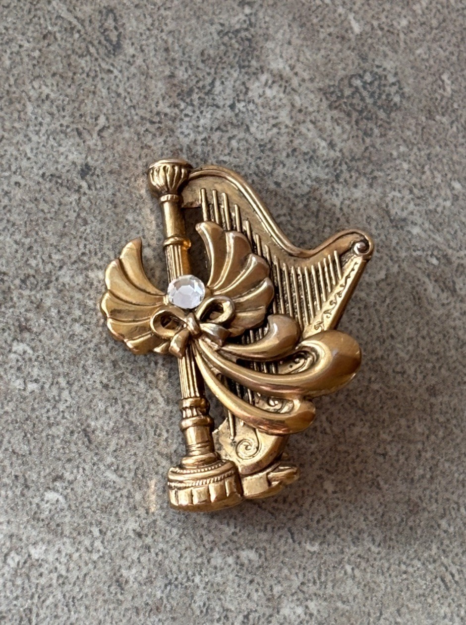 Gold Tone Angel Harp Brooch Pin Jane Davis AOL 1997 with Rhinestone