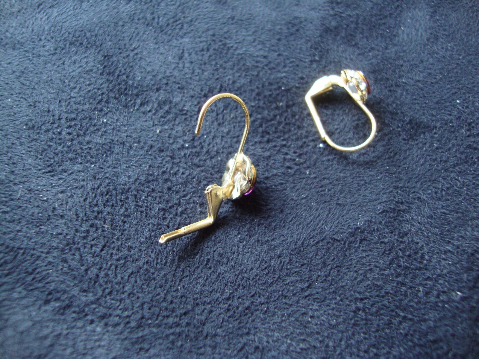 VINTAGE PETITE AUSTRIAN CRYSTAL PURPLE & CLEAR CLUSTER DROP GOLD TONE EARRINGS