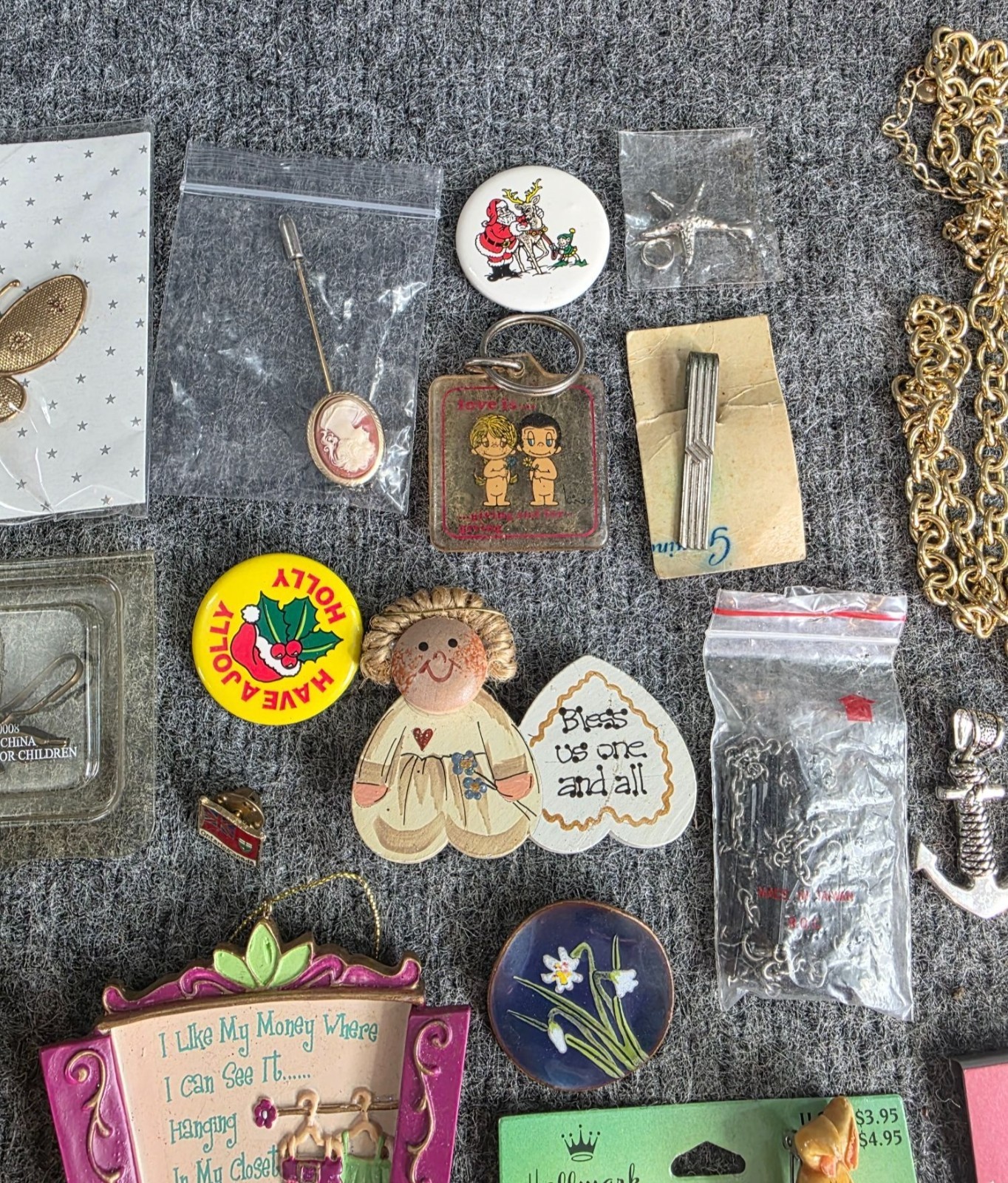 Vintage Jewelry Collectibles Lot Pins Ornaments Necklaces Bracelets Holiday
