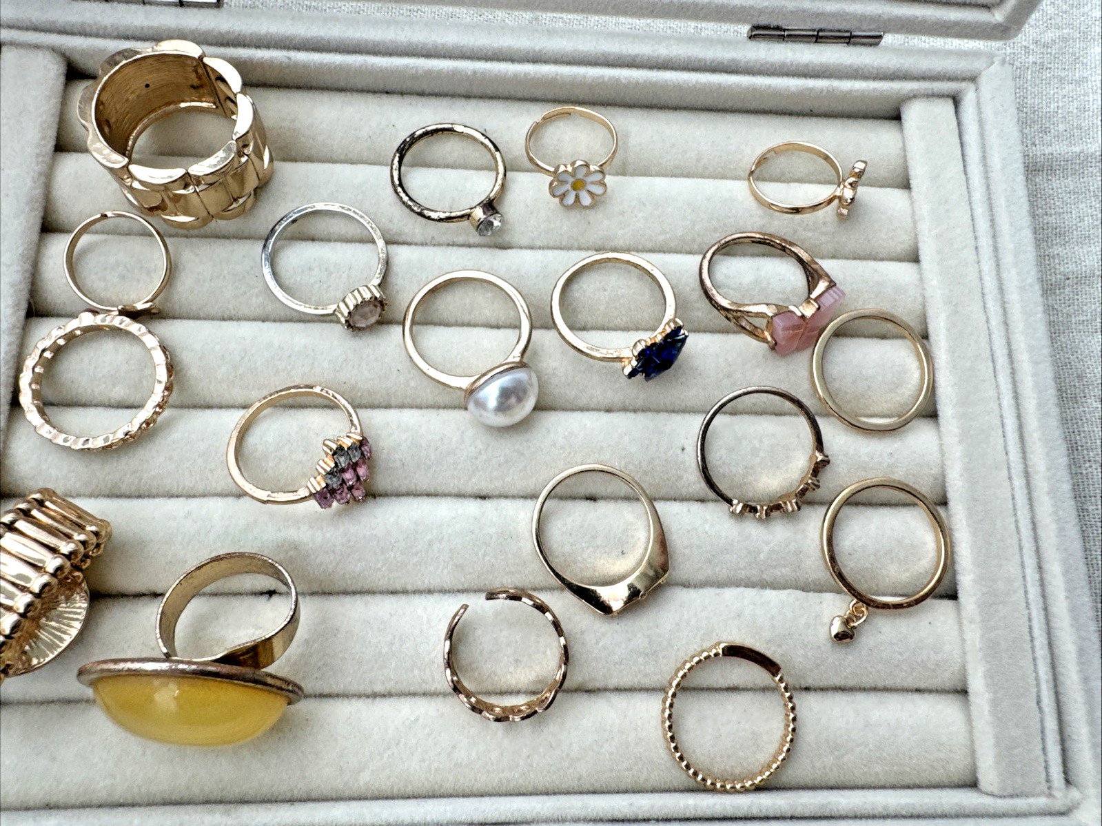 VTG-now Gold pearl funky dainty RINGS LOT Jewelry Lot Chunky 90s 2000s Y2K boho