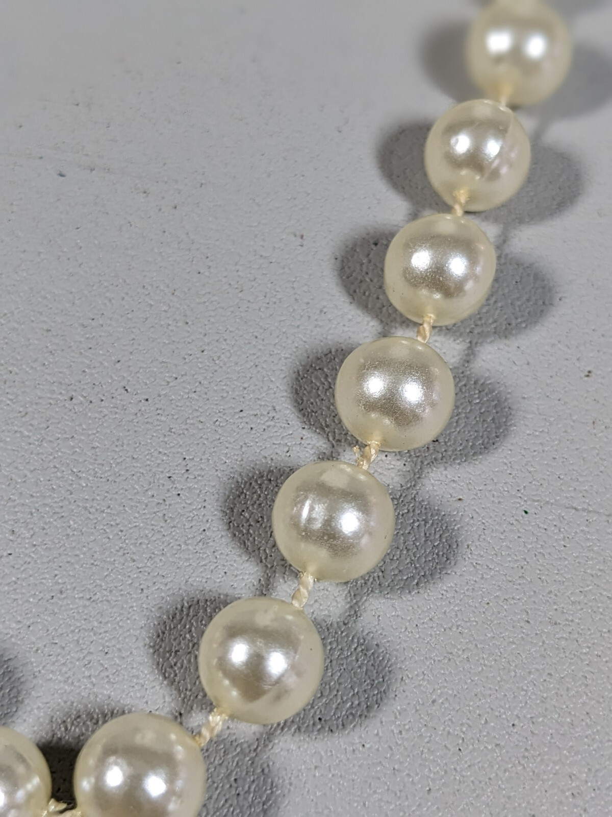 Vintage Ivory Color Faux Pearl 8mm Acrylic Bead Necklace 17.5 inch