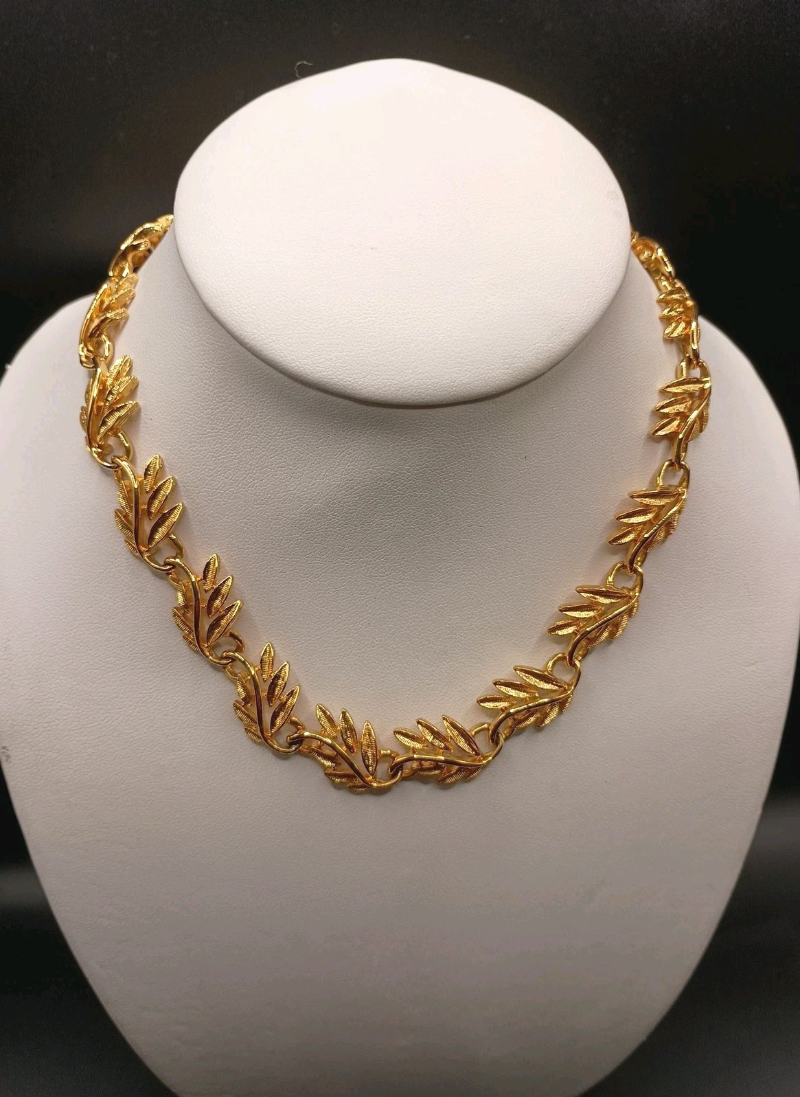 Vintage Napier Gold Tone Leaf Link Necklace Choker Collar 16.5 in Signed