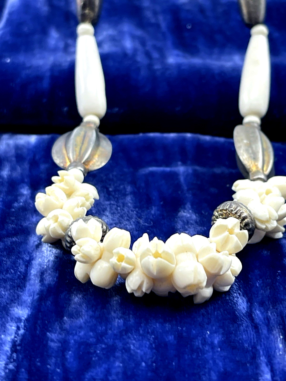 VTG Carved South Western Beach Flower Roses Beaded Metal Necklace 21”