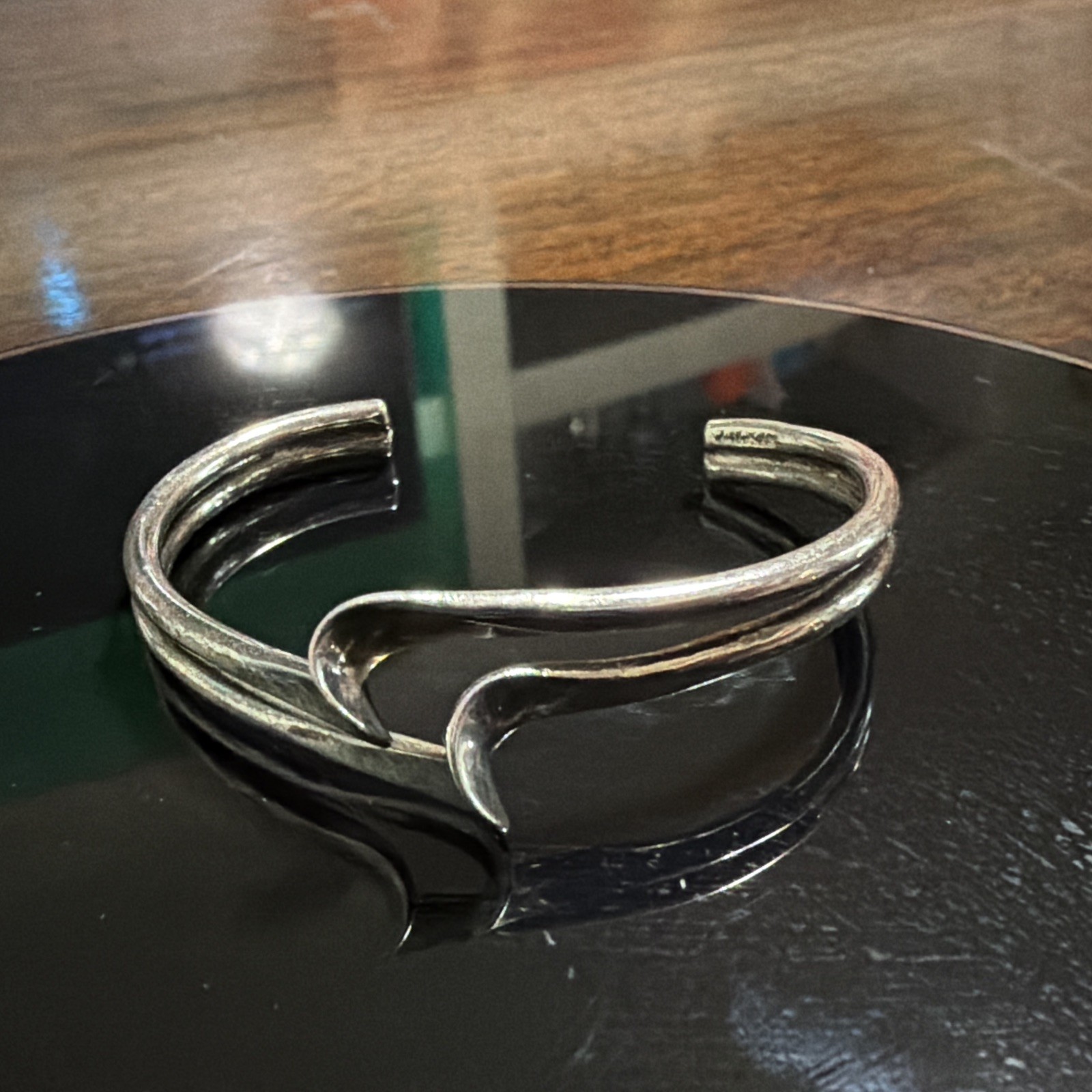 Vintage Modernist Wave Cuff Bracelet – Silver Tone Open Bracelet