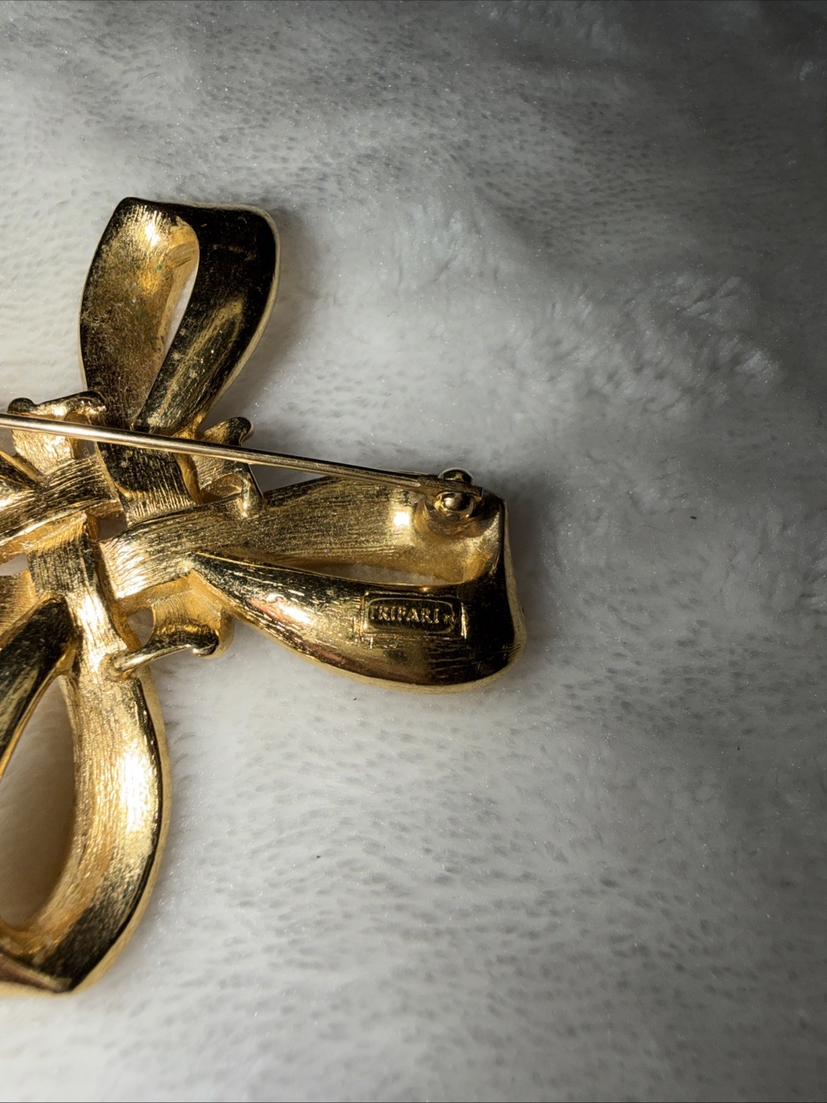 Vtg Trifari Gold Tone Brooch Ribbon Bow Twisted Textured Polished 80s Signed Pin