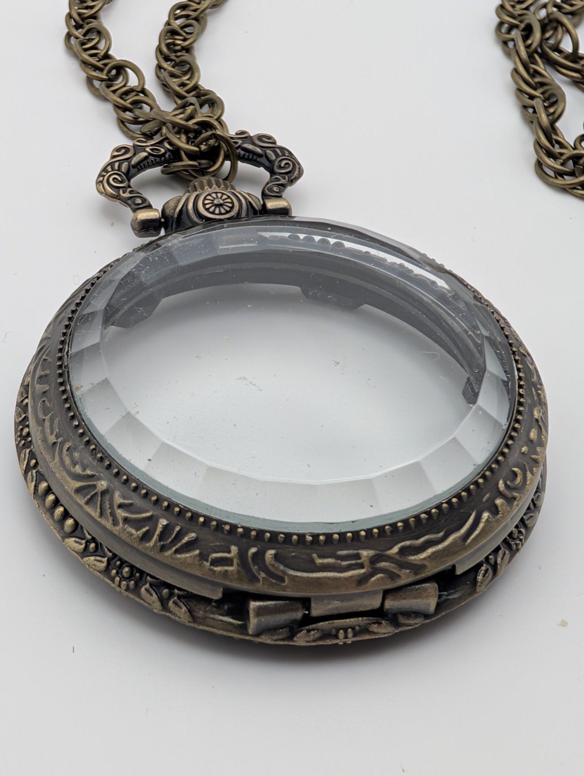 Vintage Style Bronze Tone Glass Pendant Necklace Empty Locket Frame AS-IS 32″