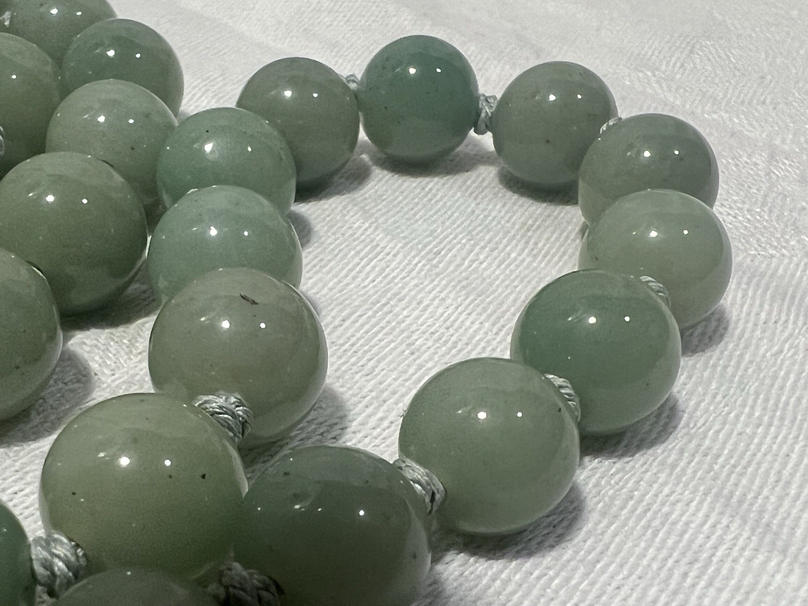 Vintage Chinese Export Jade Apple Green Knotted Bead Necklace 109.4g 26-1/2”