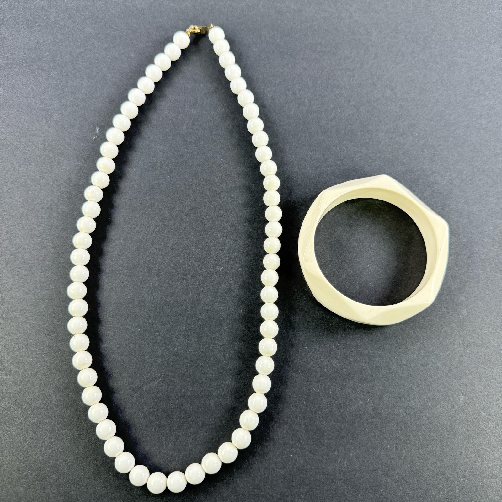 Vtg Plastic Jewelry Lot 6 Pc Necklaces Bracelets Bangles Retro Red White Black