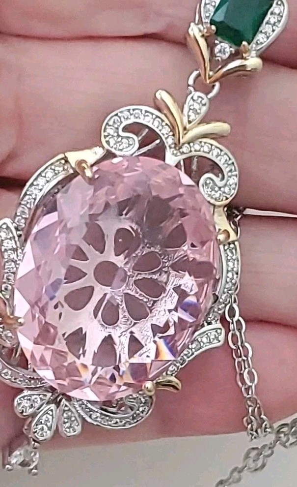 Stunning Pink Green Crystal Pendant Necklace Jewelry. M9
