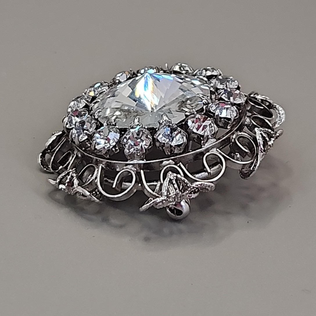Vintage Rivoli Rhinestone Brooch Round Clear Glass Silver Tone Filigree 1 5/8″