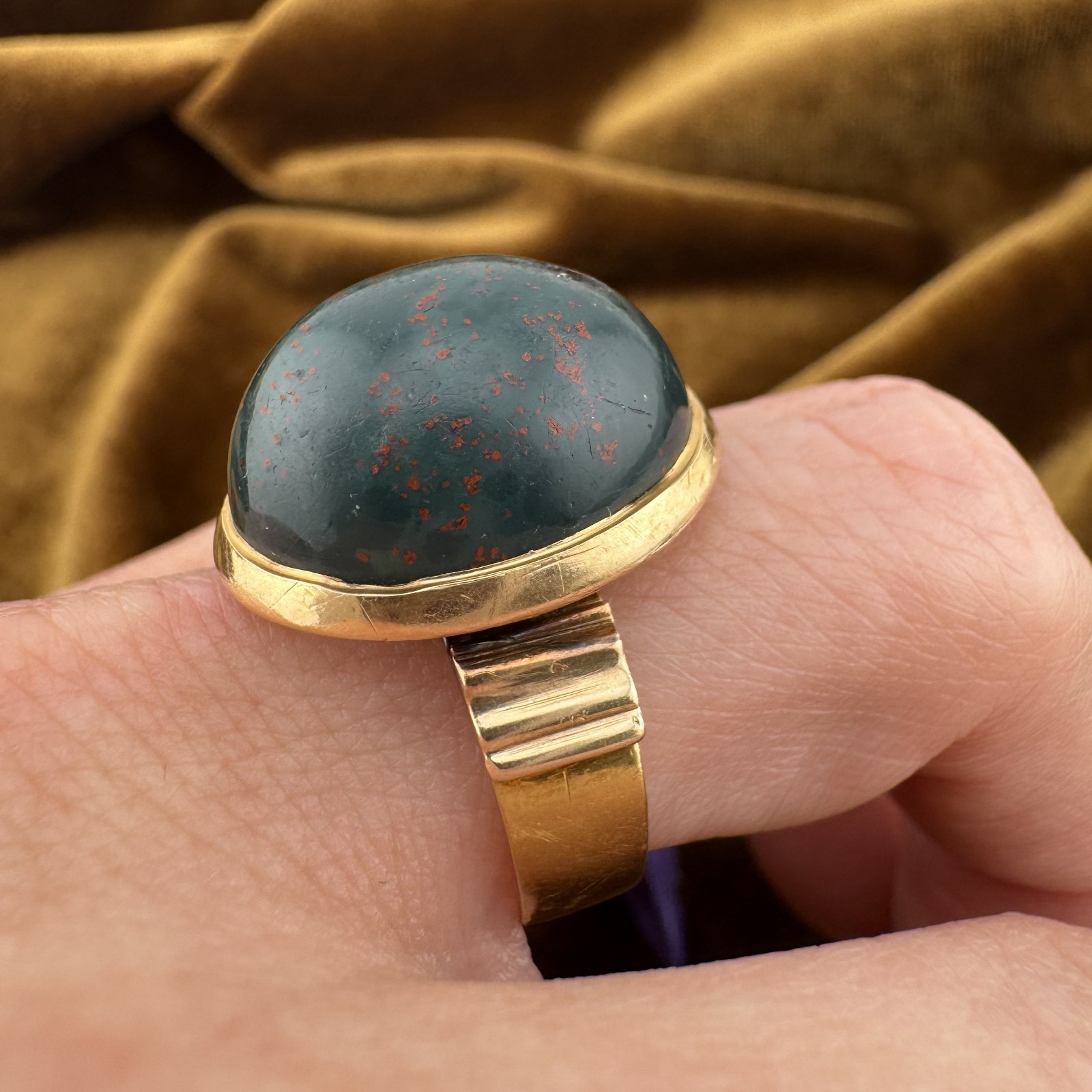 Antique Victorian 15 Karat Yellow Gold Bloodstone Cabochon Ring Size 7.75
