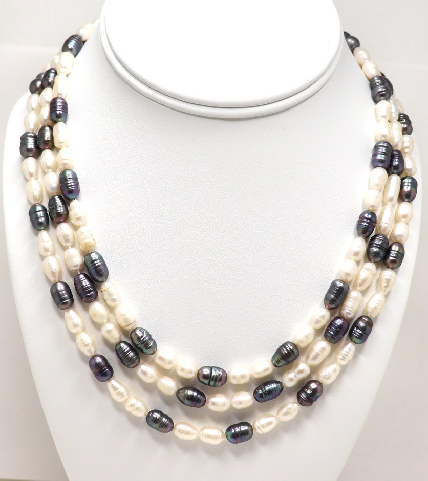 VINTAGE WHITE AND GRAY WATER PEARL NECKLACE 56″ TOGGLE CLASP