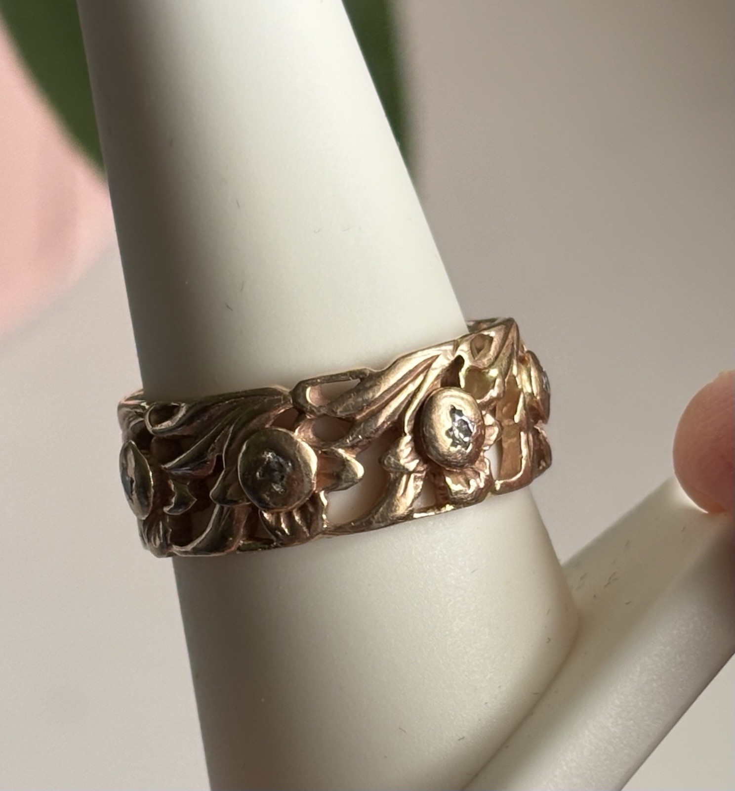 14k Gorgeous Vintage Heavy Ring With Diamond Gold With 7 Diamond Accent