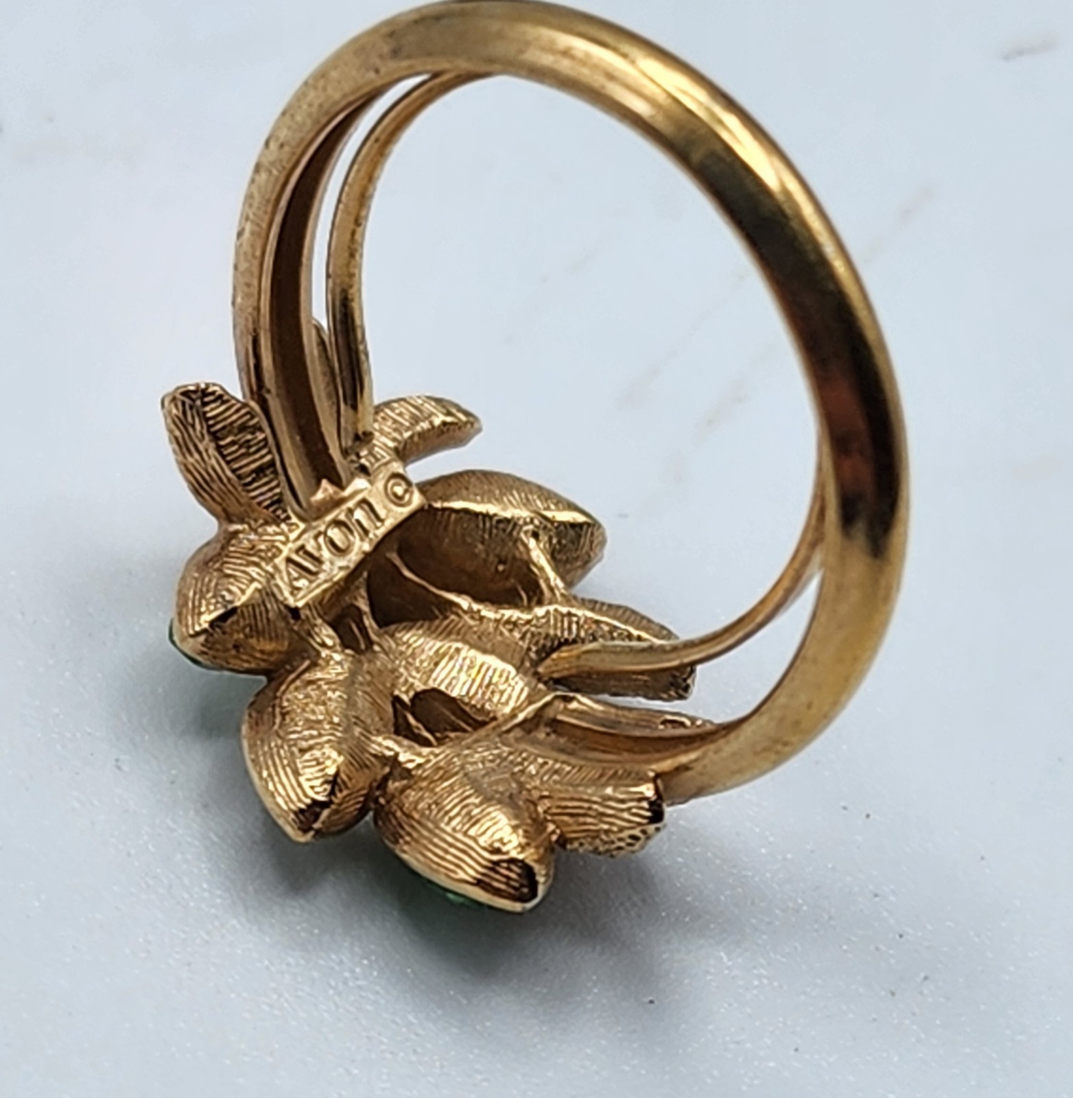 Avon Leaf Ring Citron Emerald Faux Gold Tone Sizer 6.5 Nature May Birthstone