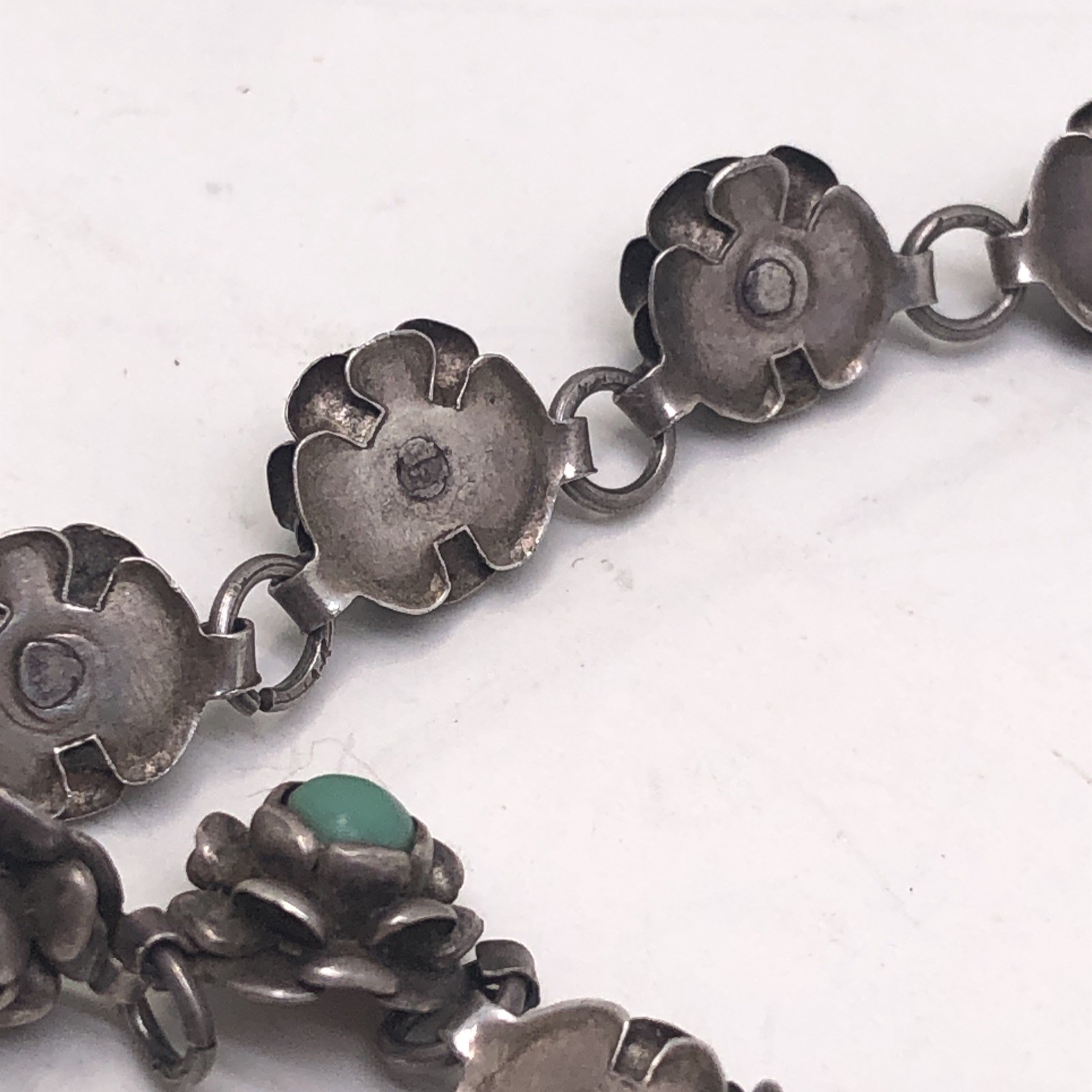 Vintage Sterling Silver Green Stone Center Flower Necklace Hook Clasp 14 Inch