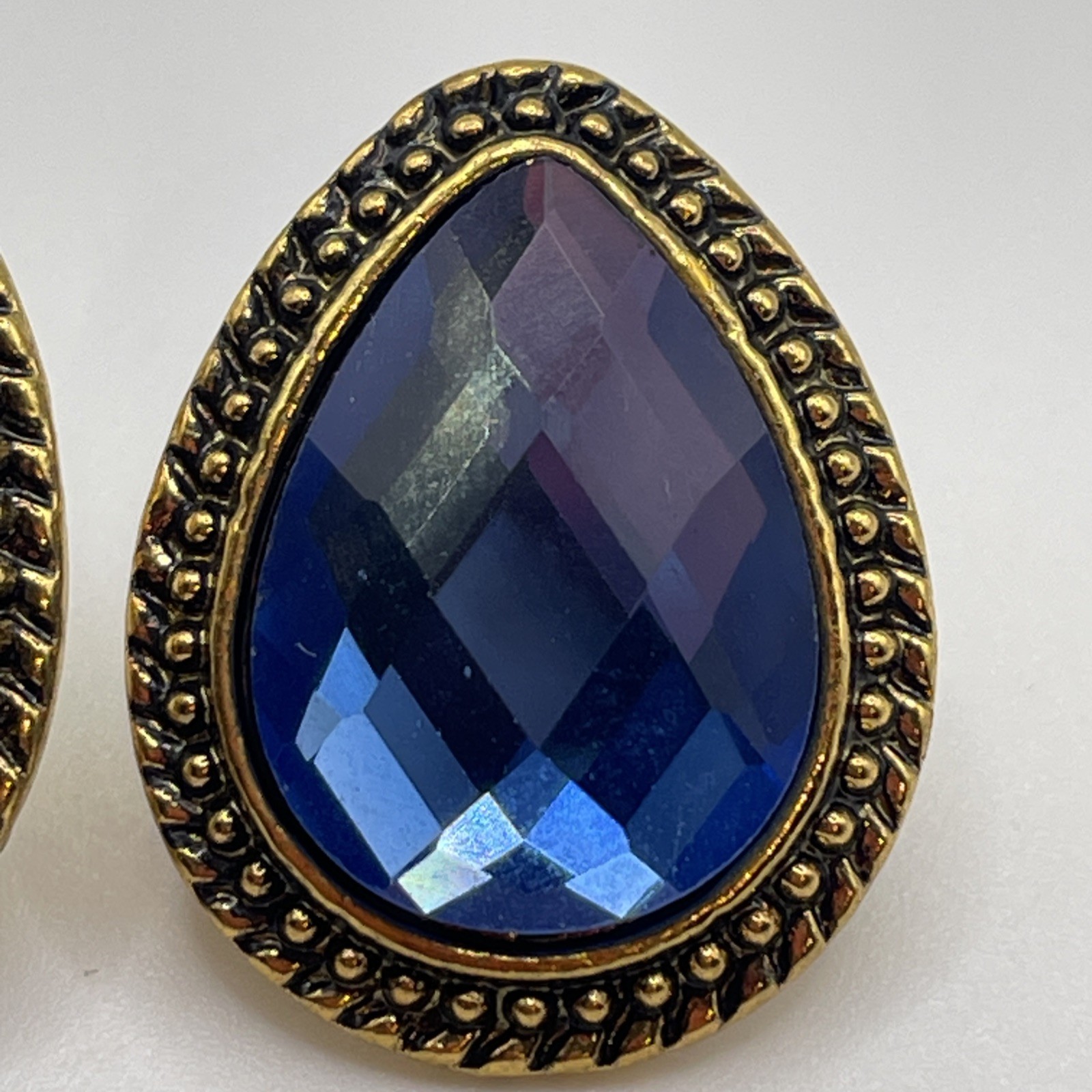Earrings Vintage Blue Tear Drop Glass Gem Metal Gold Tone Pierced Stud Jewelry