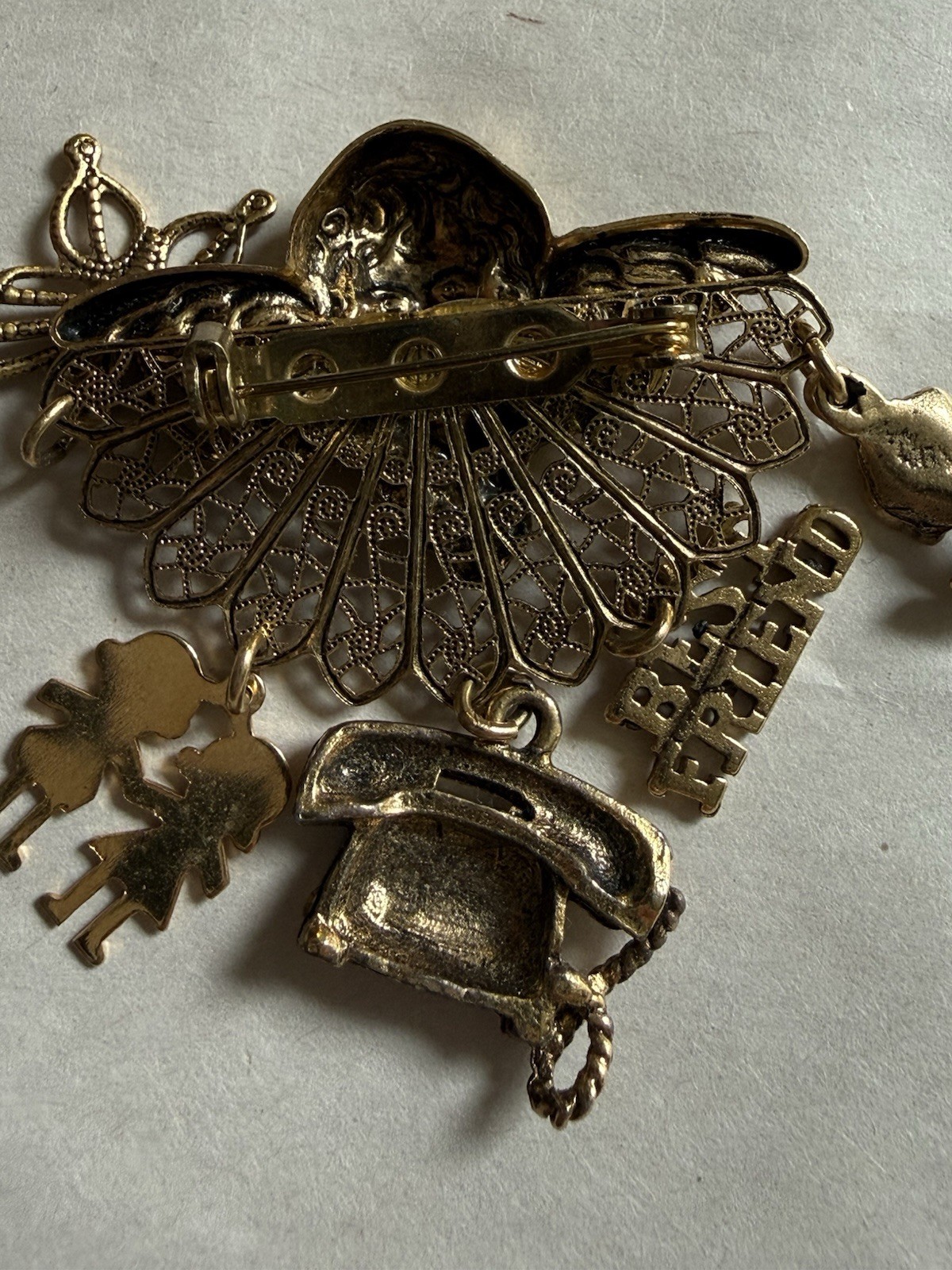 Vtg cherub brooch pin waterfall hearts angels Charms