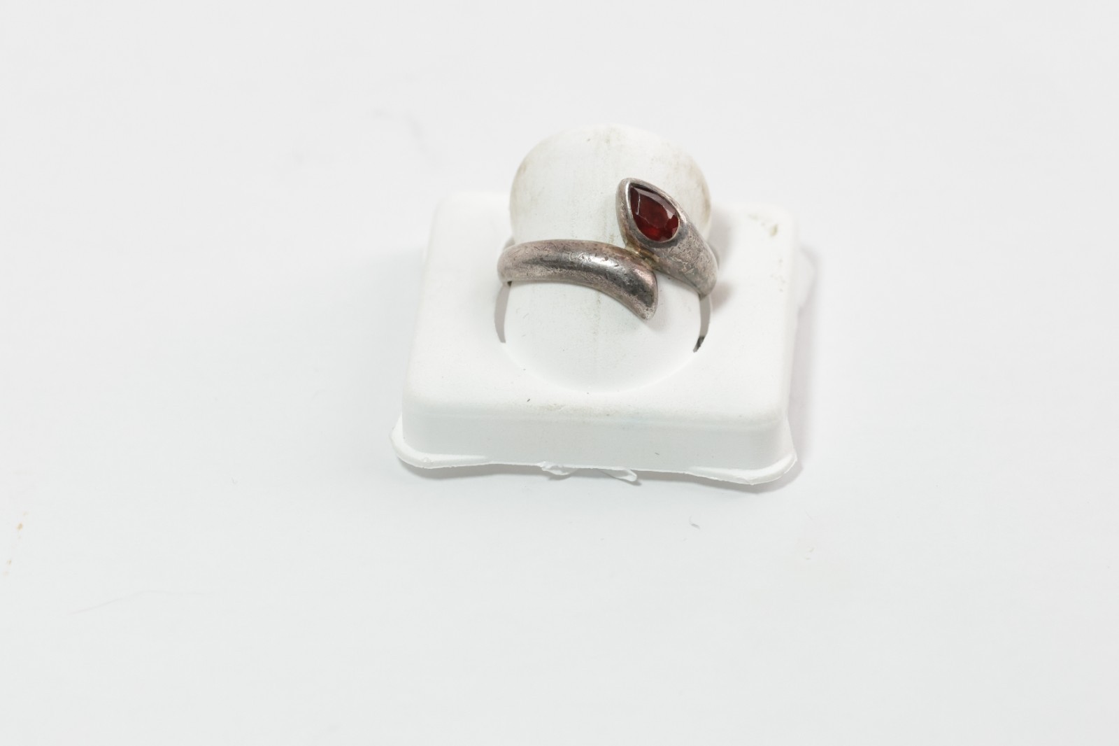 Stamped 925 Sterling Silver Twist Snake style ring with Garnet size 6.5