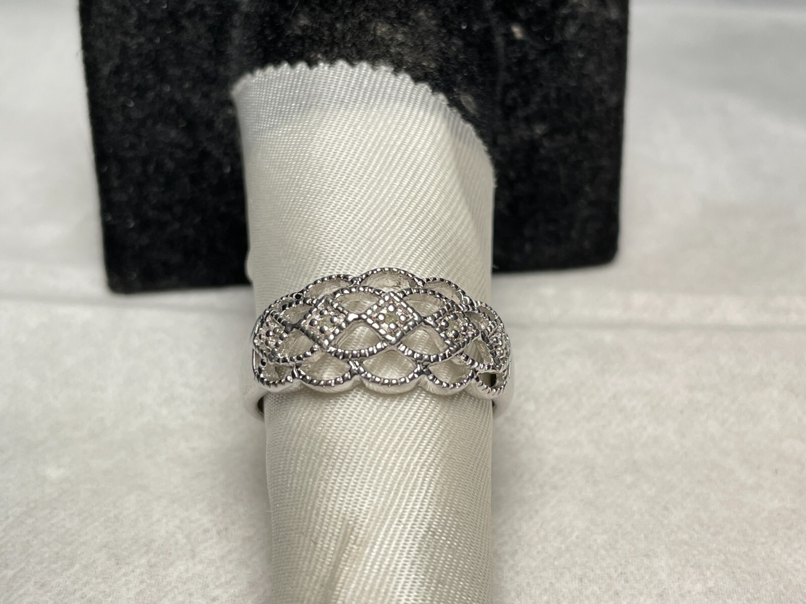 Vintage Sterling Silver 925 Ring filagree Design 3 Dimond Chips Size 8.75) 3.4G.