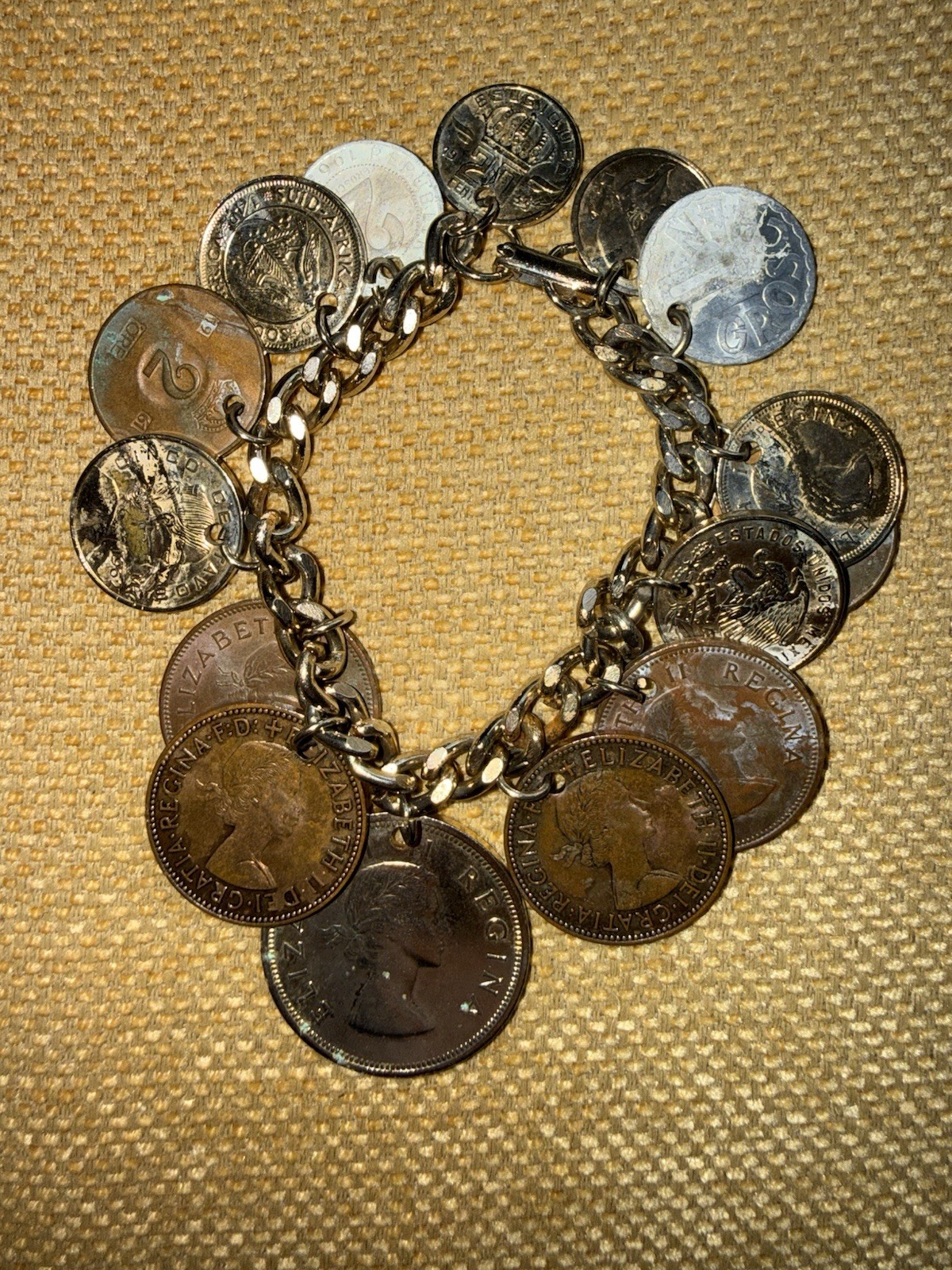 1 Vintage Foreign Coin Charm Bracelet With 15 Vintage Coins