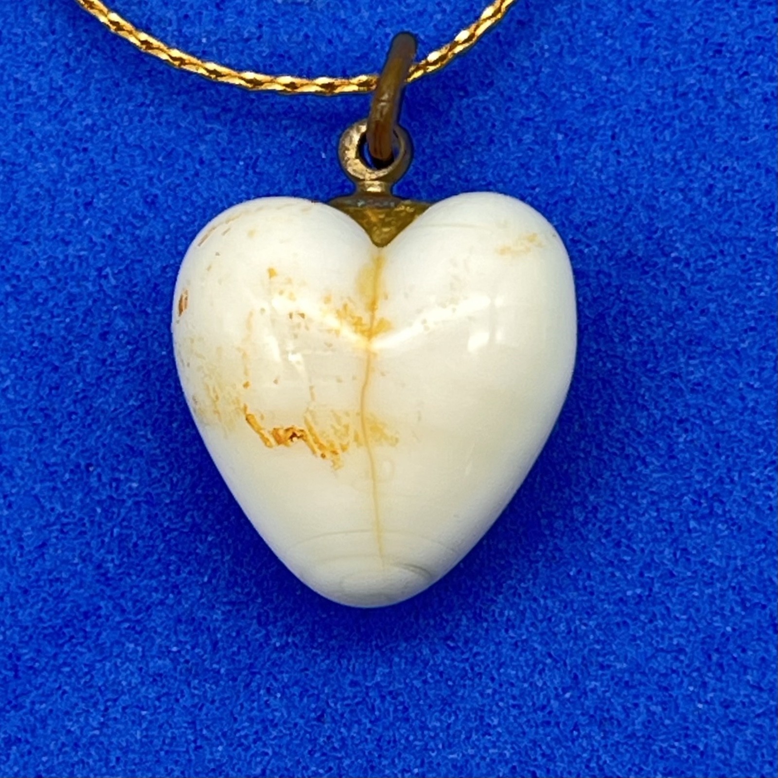 Vintage Puffy Heart Necklace Cream Agate Pendant 14″