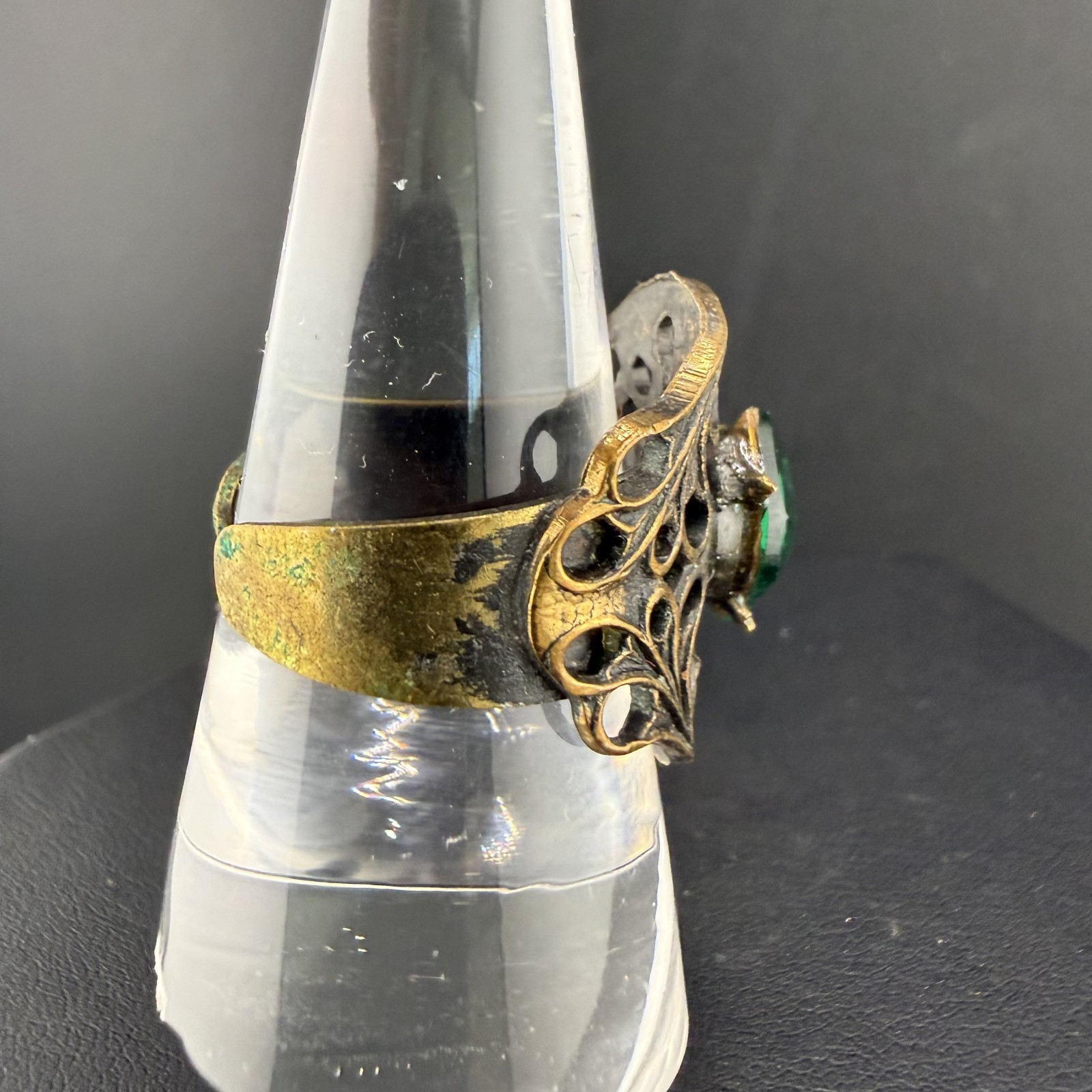 Vintage Rhinestone Ring Dark Green Gold Tone Size 8