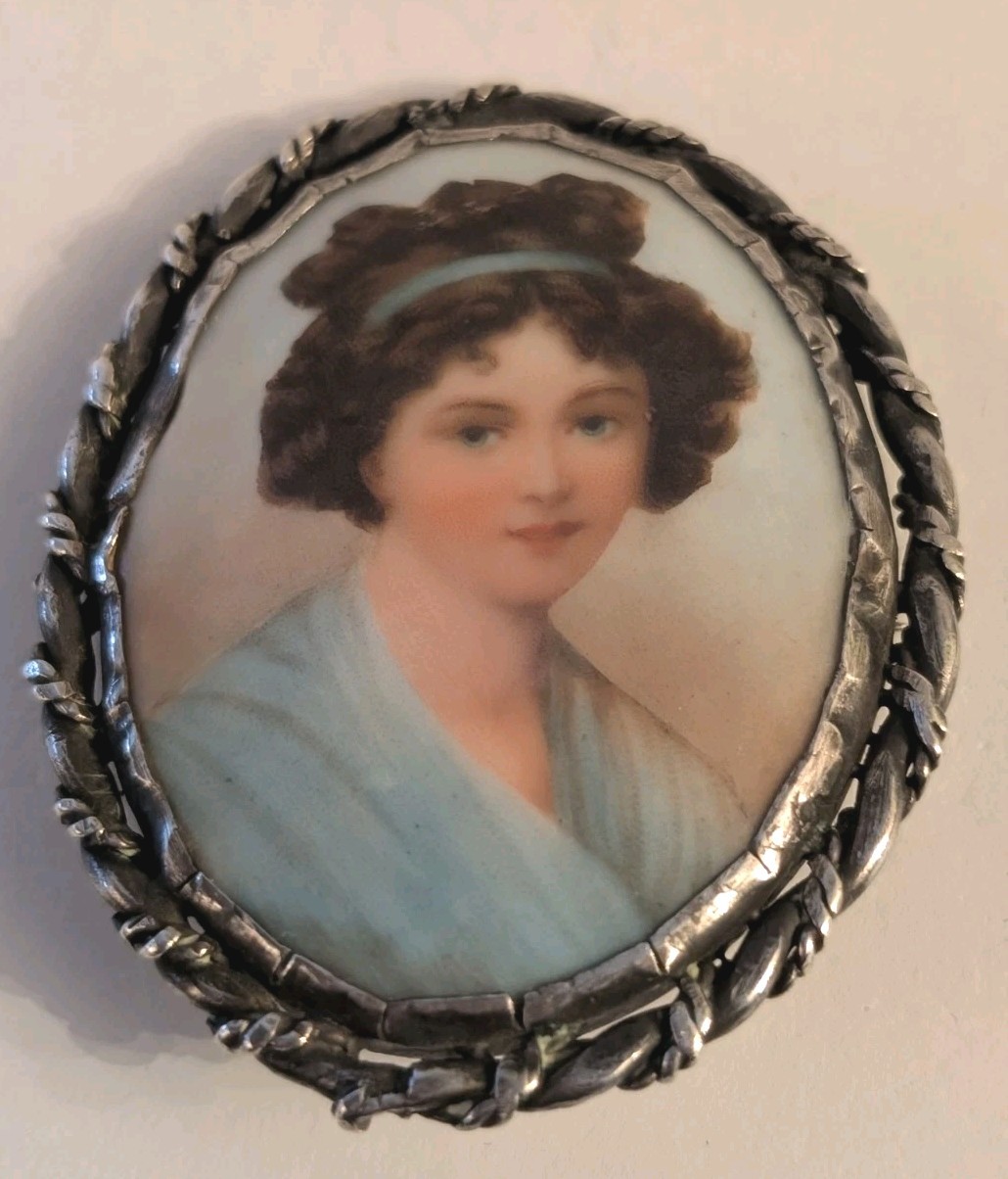 Antique Portrait Brooch – Romantic Lady Under Glass, Likely Silver Frame