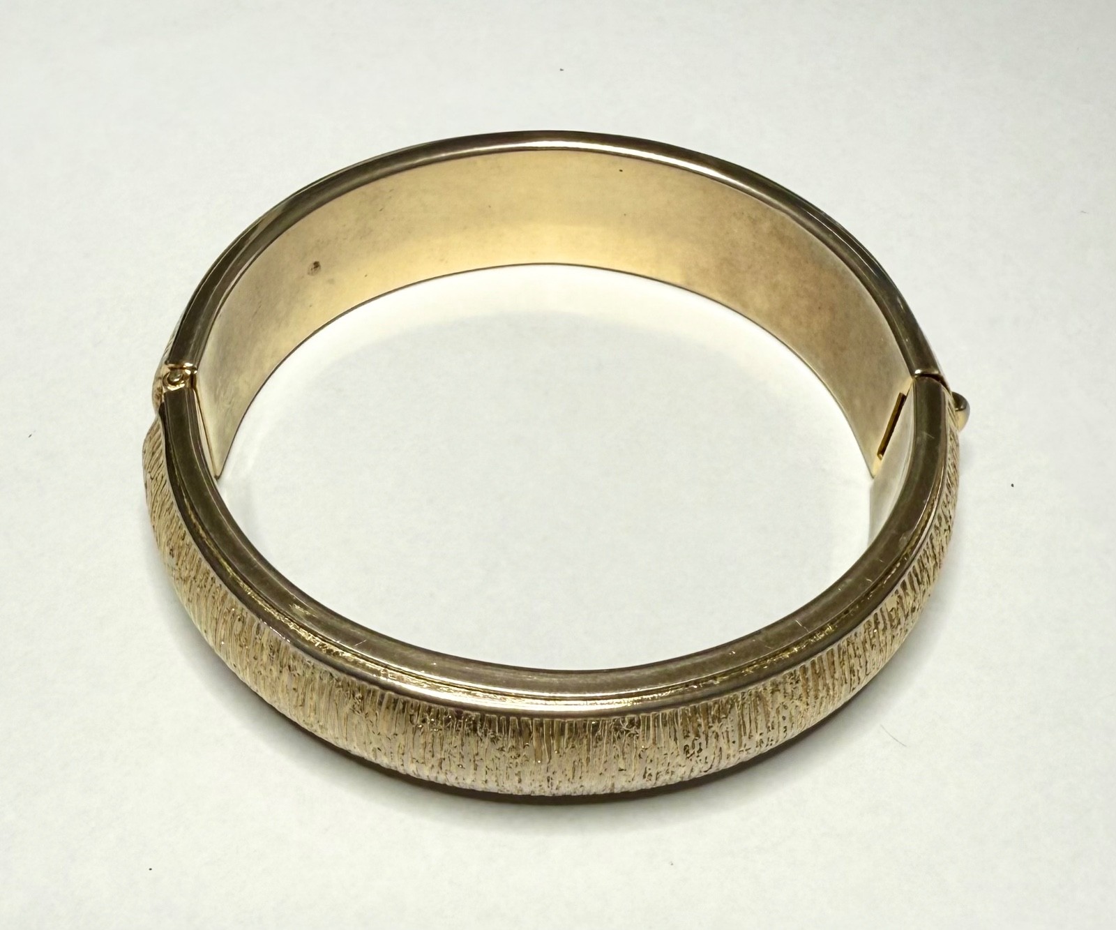 Vintage Gold Textured Oval Cuff Bangle Bracelet Spring Button Closure Hindged