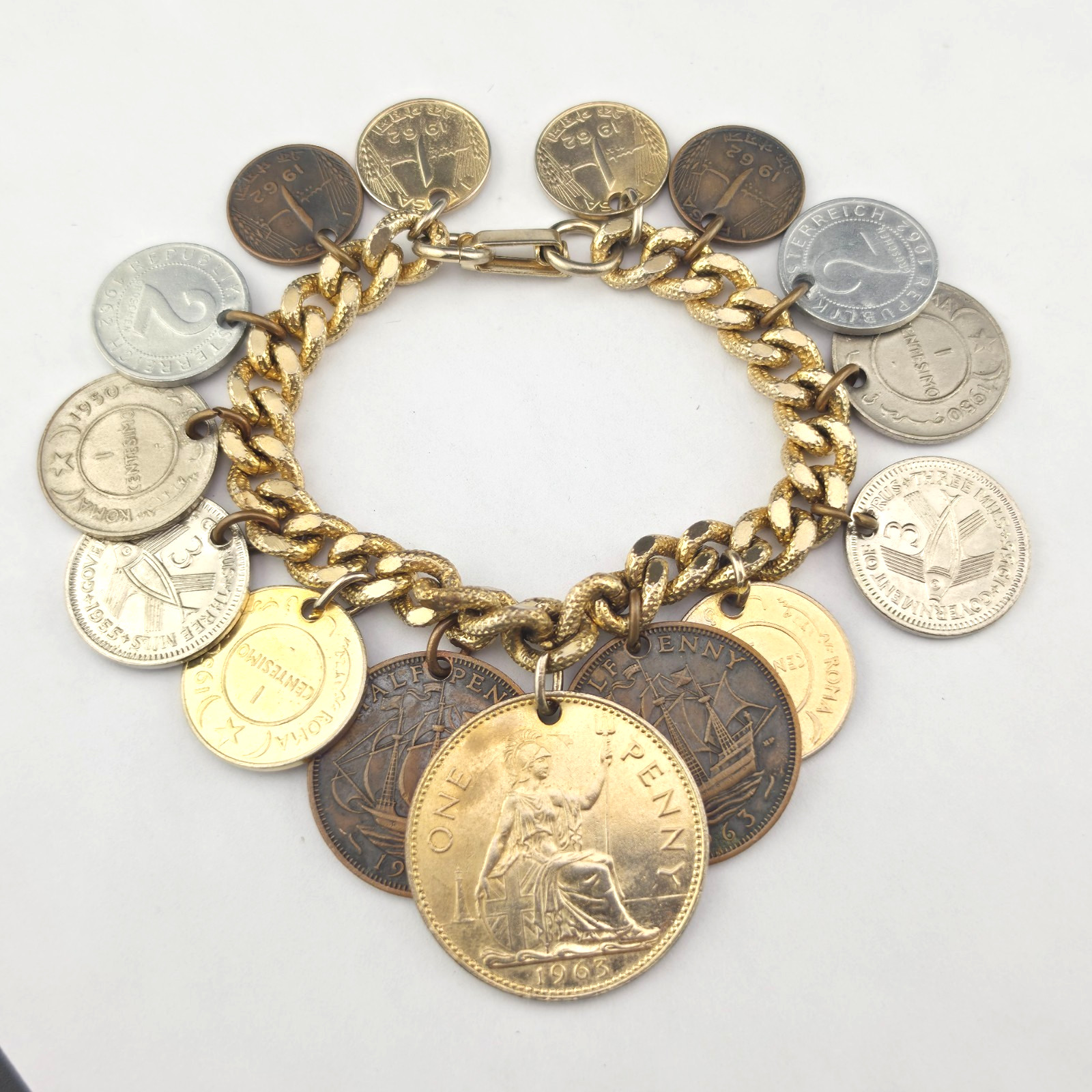 Vintage World Coins Charm 6.5″ Bracelet Faded Gold Tone Cuban Link Chain