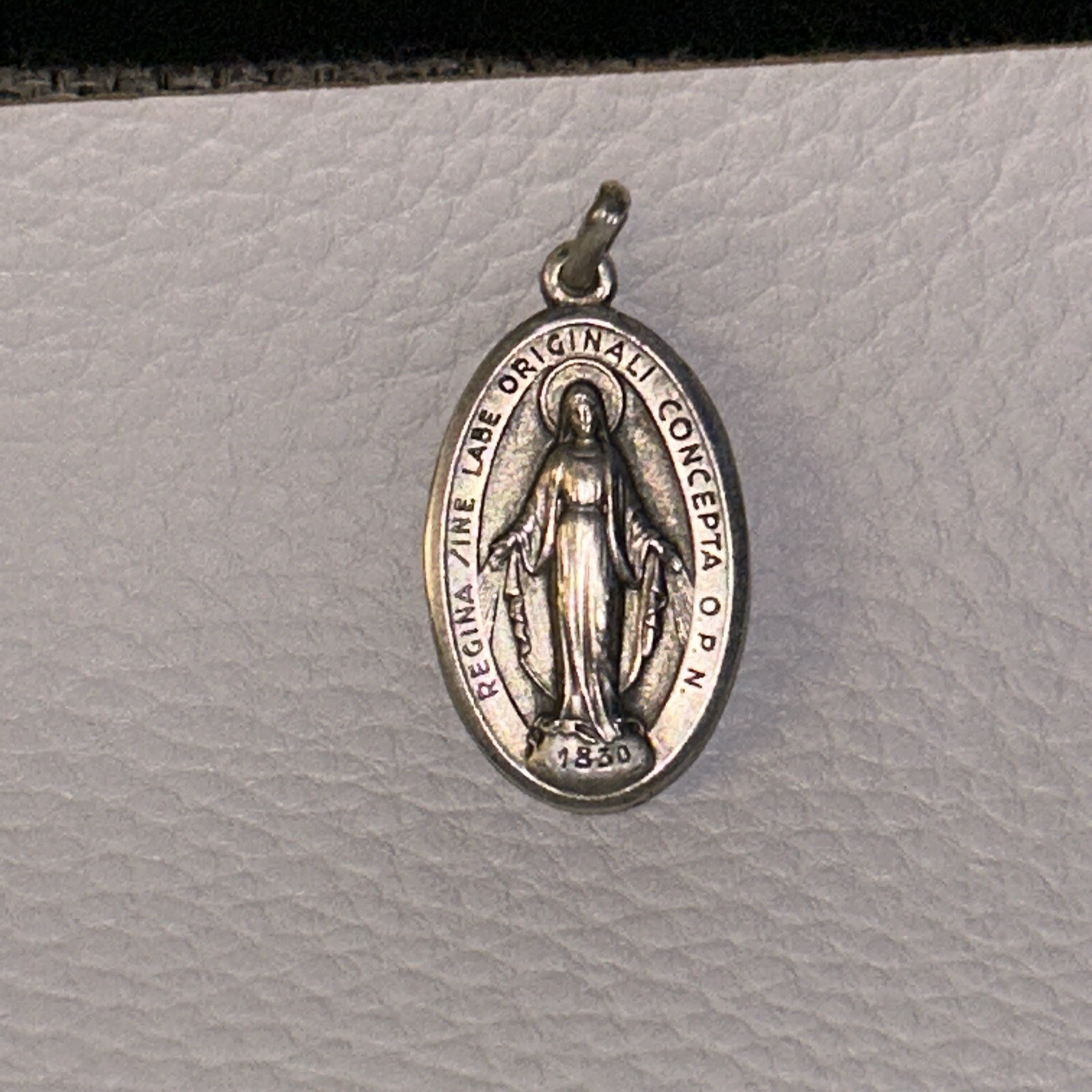 900 European Silver True Vtg Italy St. Regina Religious Oval Pendant TESTED 1”