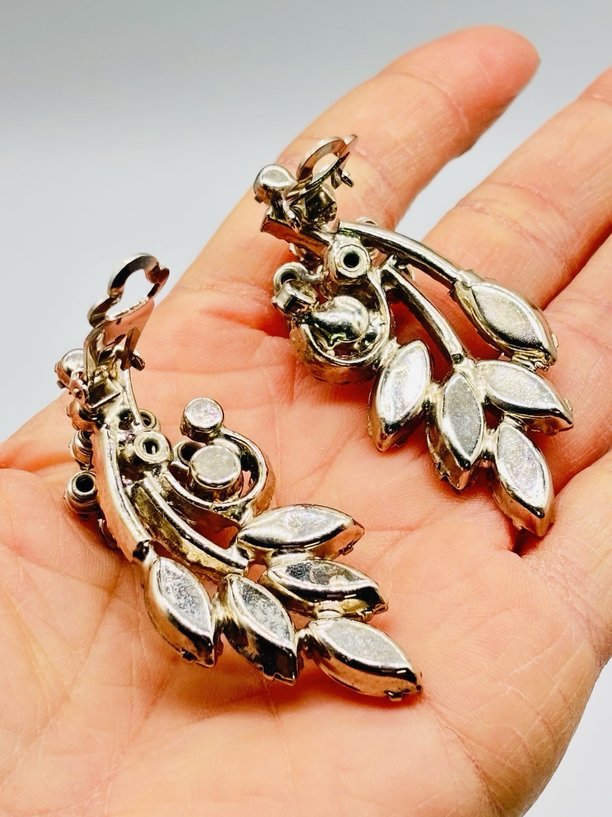 Vtg JULIANA Clear Glass Rhinestone 3D Flower Leaf Clip On Earrings