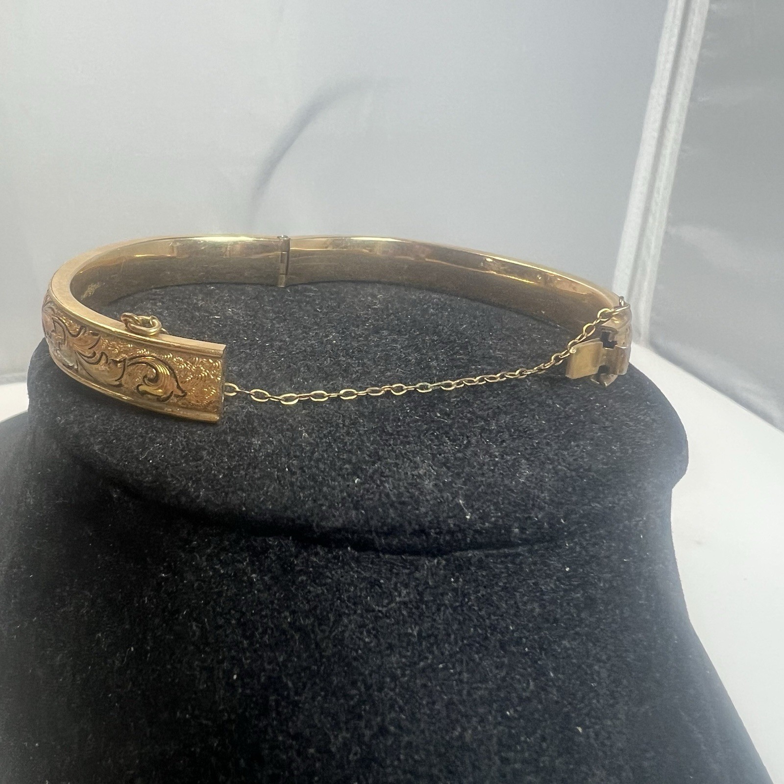 Vintage BB Binder Brothers 1/20-12k Gold Filled Etched Hinged Bangle Bracelet