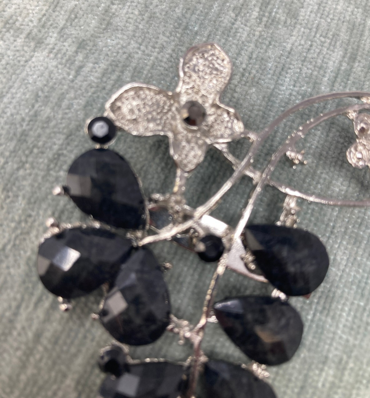 Floral Vine Brooch Silver Tone Black Faceted Teardrop Stones Rhinestone