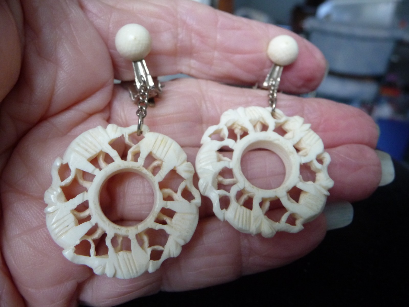 CUT OUT CARVED ELEPHANTS DANGLING CLIP ON 1 1/4” ROUND EARRINGS #20/1
