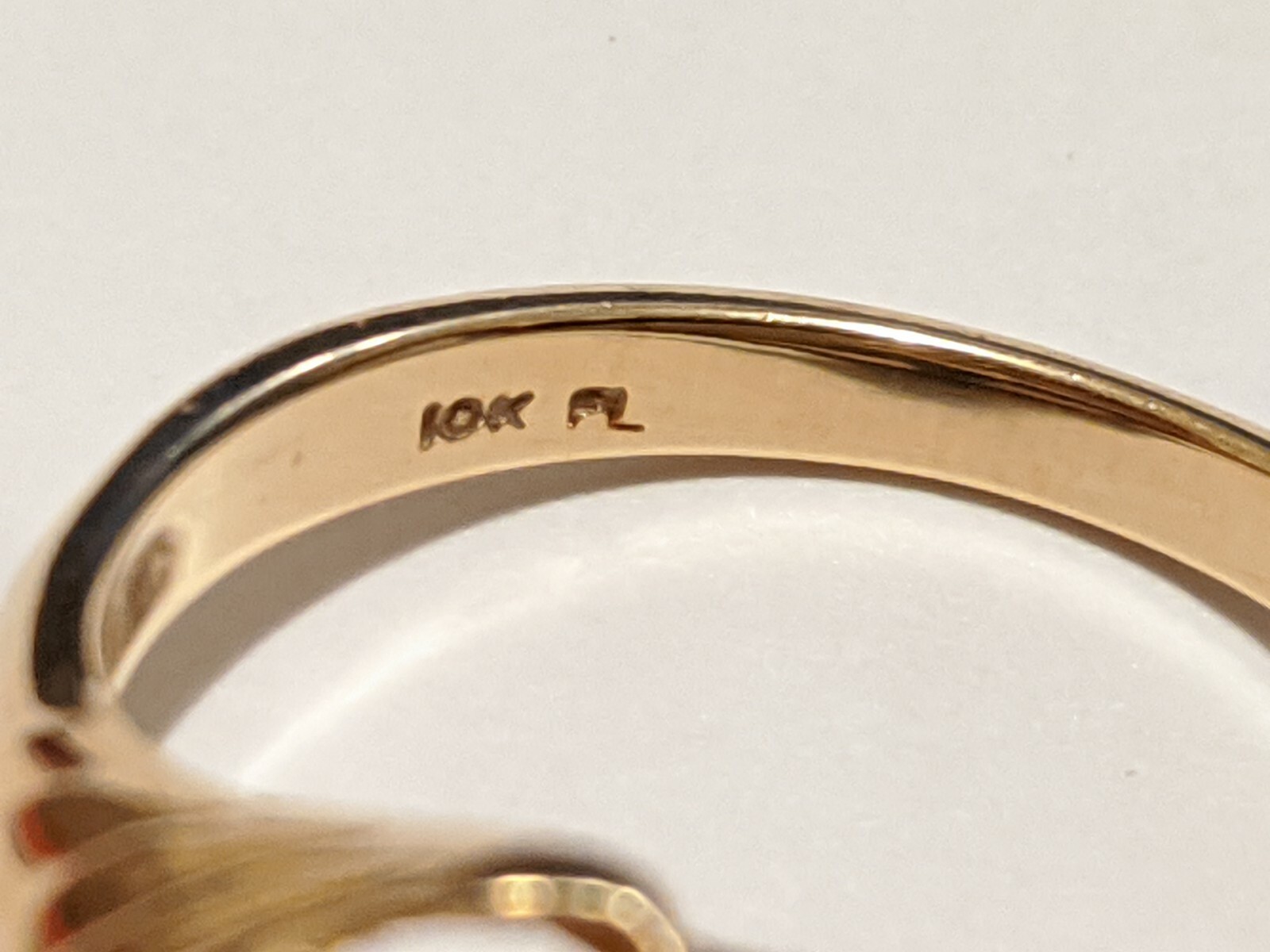 VINTAGE 10K YELLOW GOLD RING ABOUT SIZE 7 1/2 – 7 3/4 HALLMARKED SIGNED 10K FL