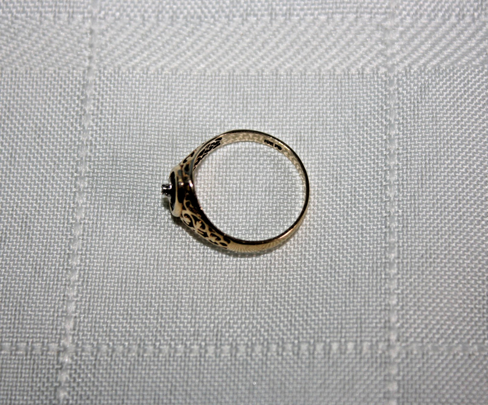 Vintage 10k Yellow Gold Filigree Black Onyx Diamond Accent Ring Sz 5.75