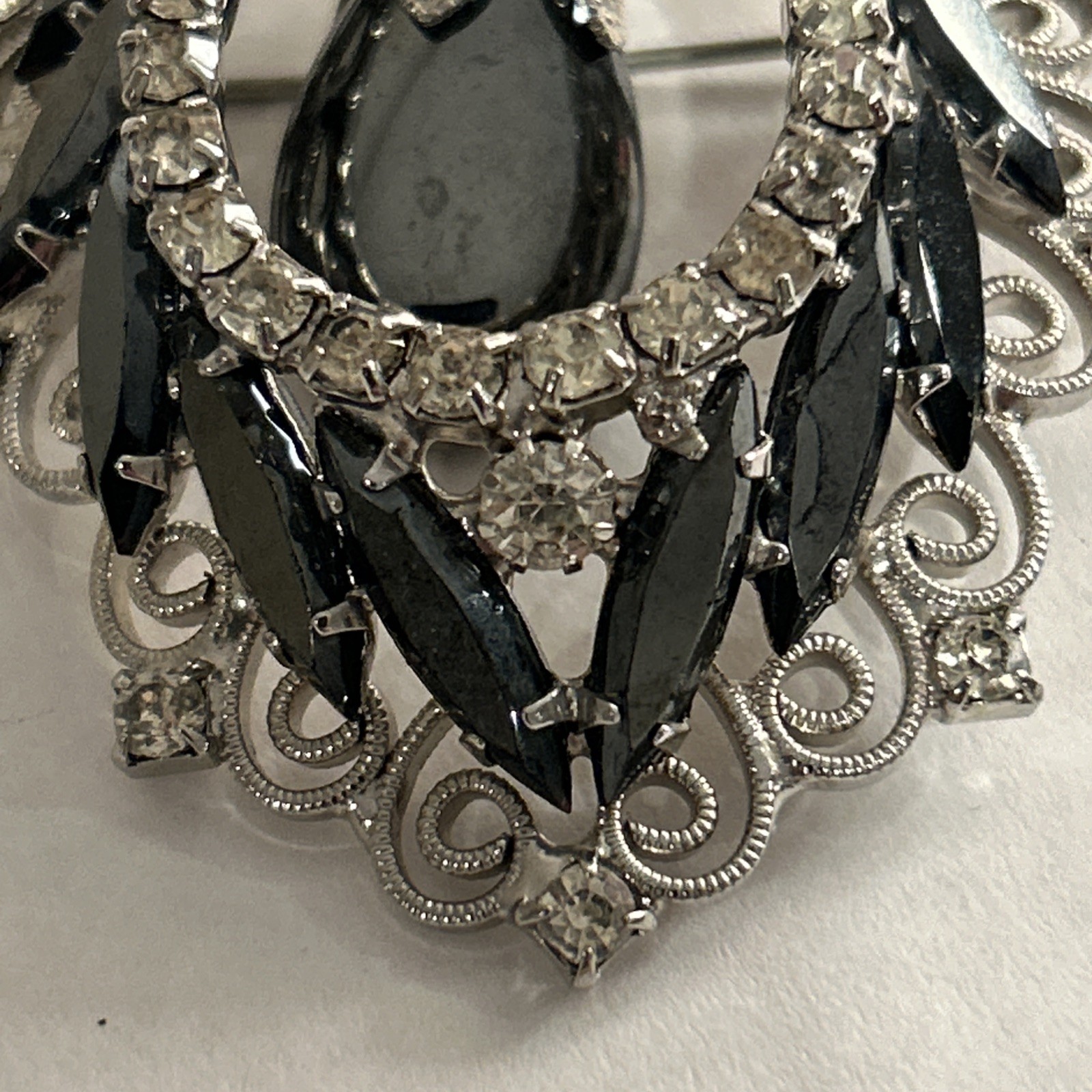 Vintage Juliana (DeLizza & Elster) hematite and rhinestone dangle brooch