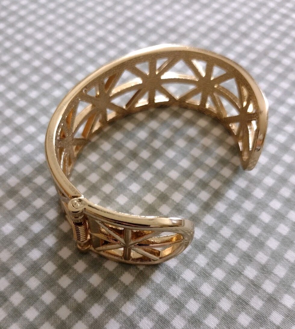 Vintage Avon Bracelet Gold Tone Cuff Hinged Open Back 1 Inch Wide X Pattern New