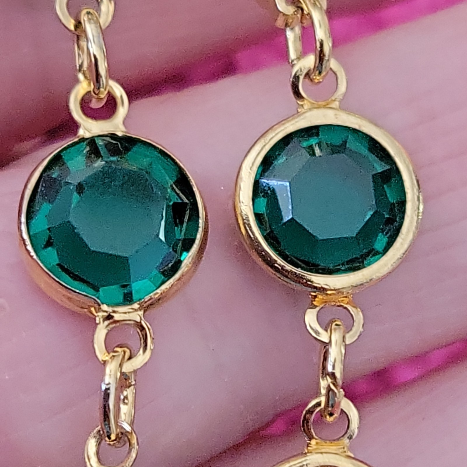 STUNNING, VINTAGE AUSTRIAN USA GREEN CRYSTAL NECKLACE