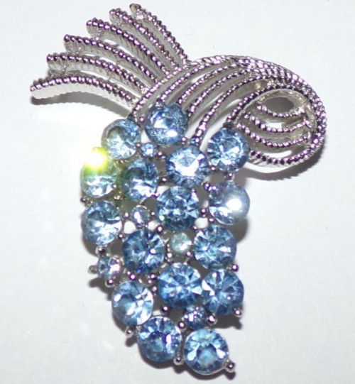 Crown Trifari signed pin with rare blue stones-OMG!!