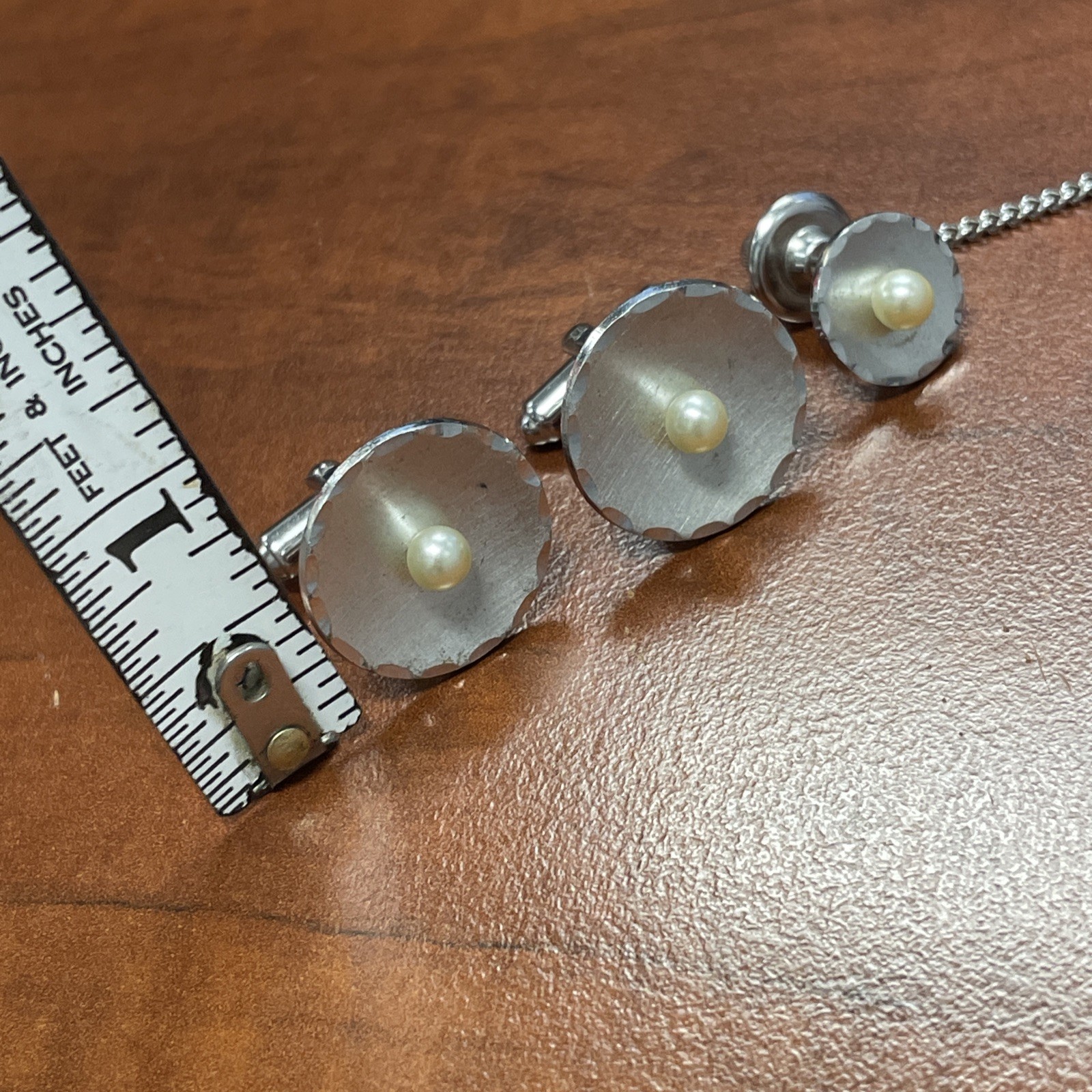 Vintage Flex Let Silver Tone Faux Pearl Fancy Cuff-links Tie Clip Chain Set USA