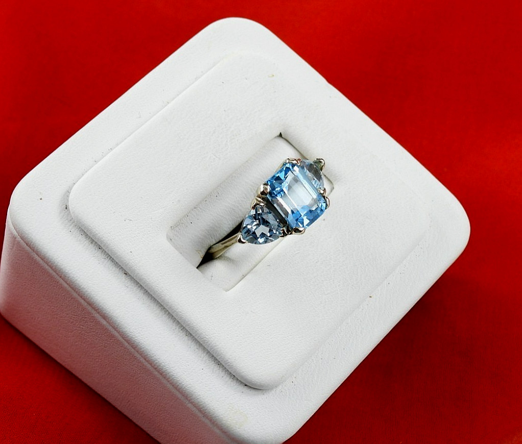 Vintage Solid 10K White Gold Ring 3 Stones Blue Topaz Gemstone Fine Jewelry