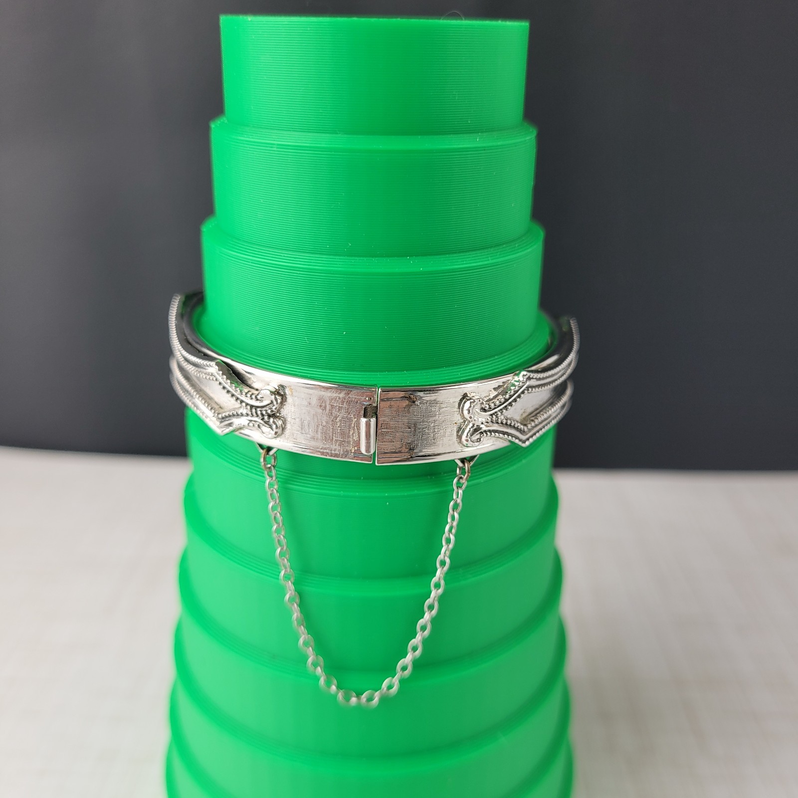 Vintage Whiting Davis Hinged Bangle Bracelet Silver Tone with Safety Clasp 6.5″