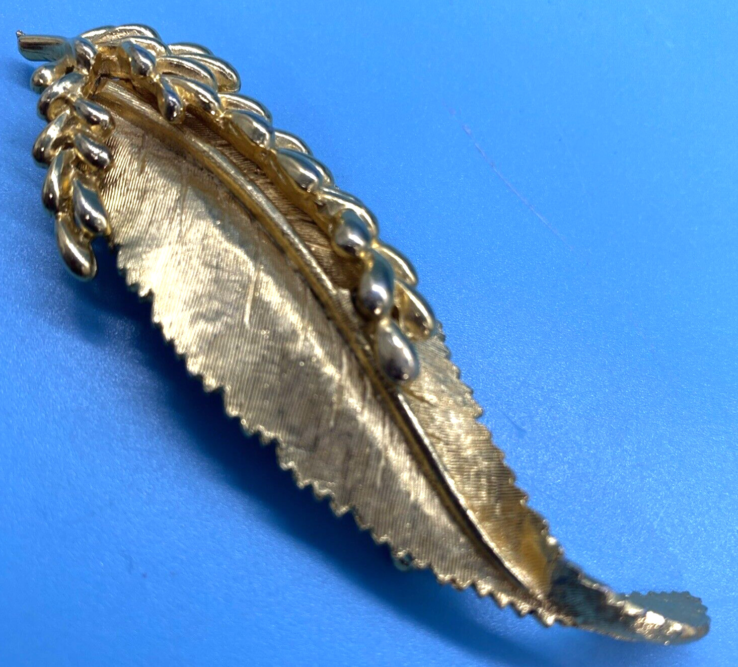 BSK Signed/Leaf Brooch/1950’s-1980’s/Gold-Tone/3.25″ L x 1.25″ W/Vintage