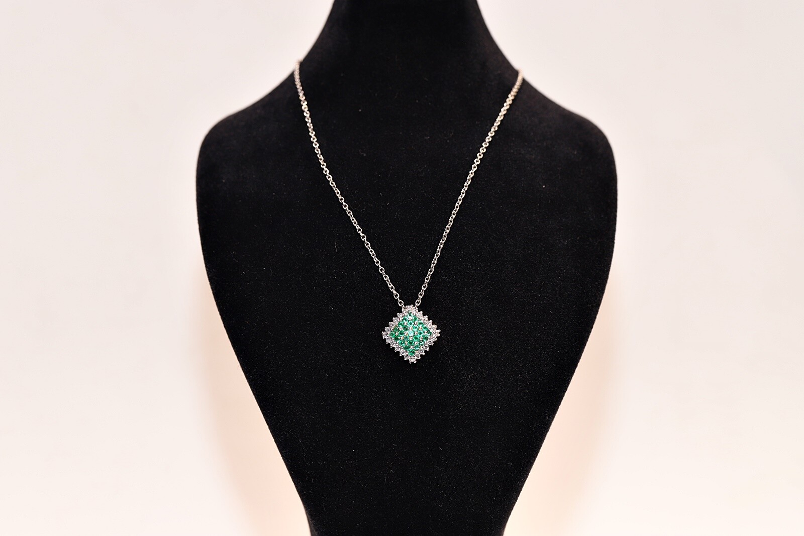 Vintage 18k Gold Natural Diamond And Emerald Decorated Necklace