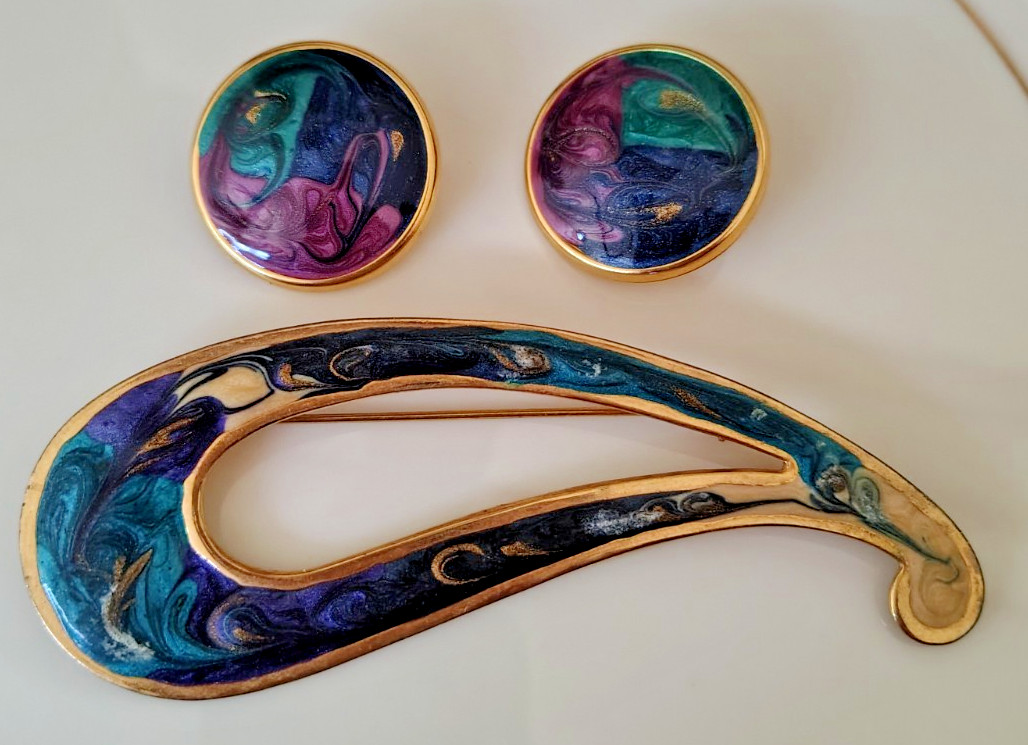Vtg 80s Gold Tone Purple Green Navy Swirl Enamel Paisley Brooch & Earrings Set