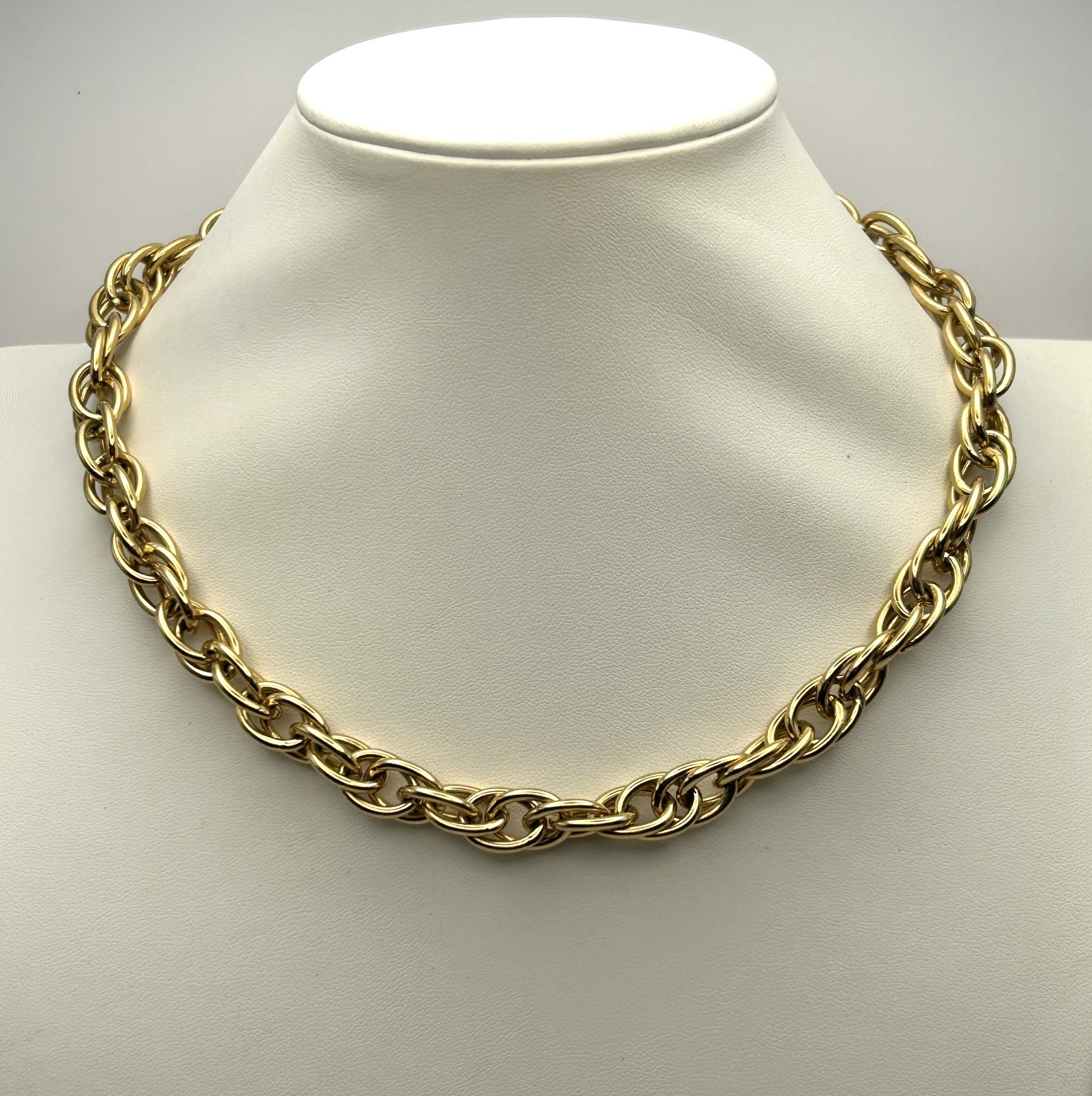 Trifari Necklace Chunky Gold Tone Oval Link Chain Statement 17.5 in